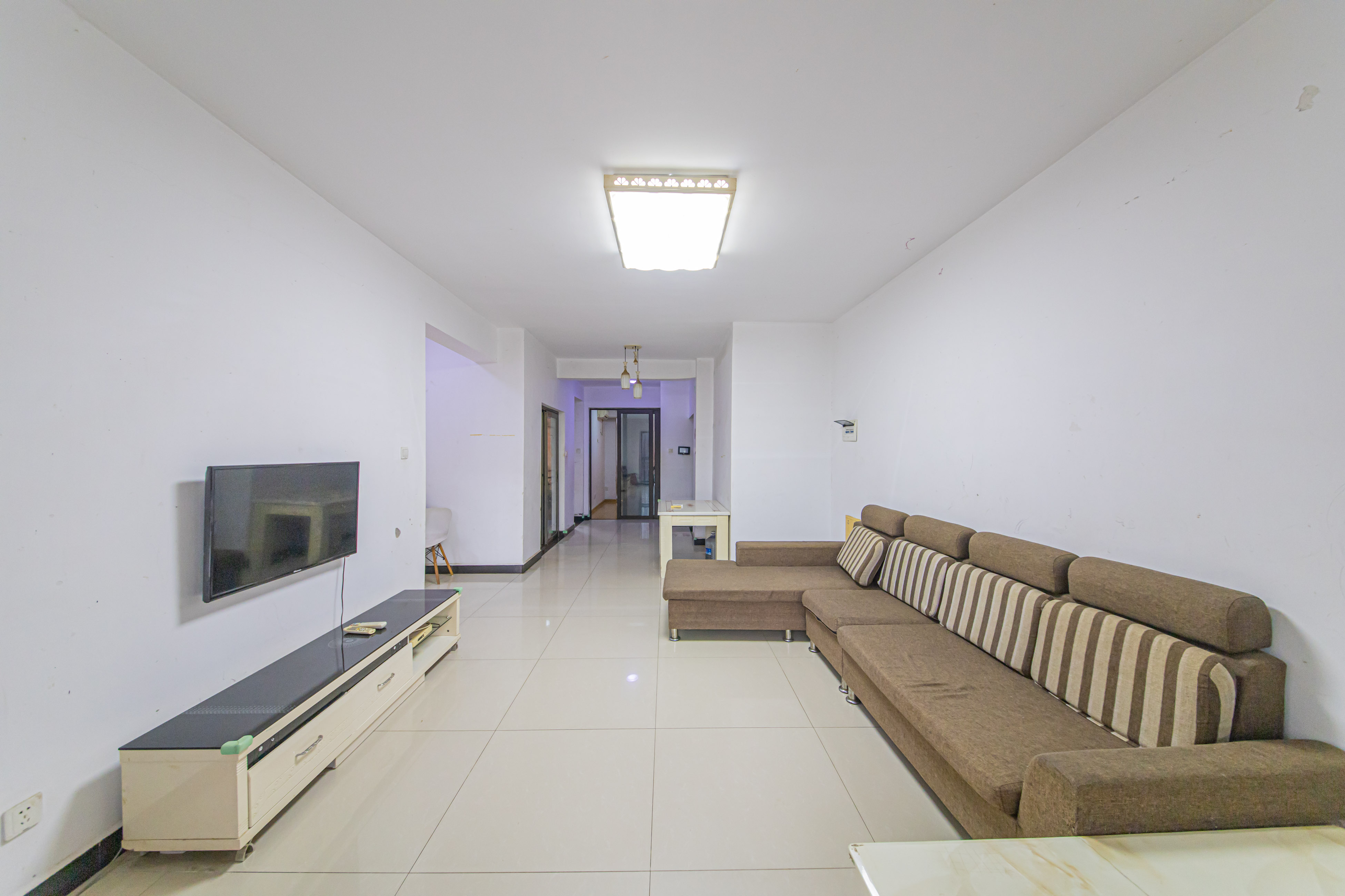 绿地公馆(绿地名邸) 3室2厅2卫 112.0万 绿地公馆(绿地名邸) 3室2厅2卫 112.0万客厅