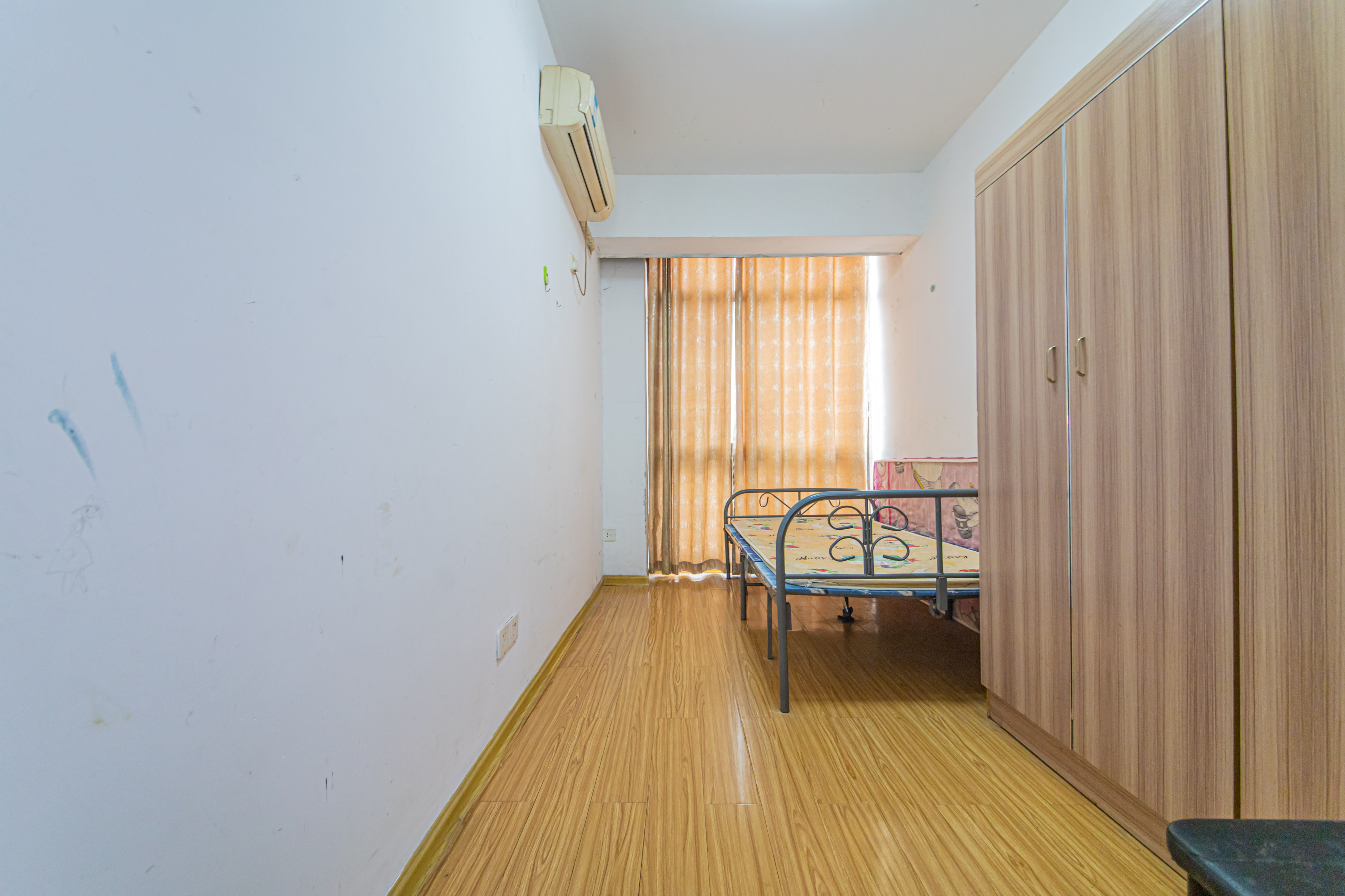 绿地公馆(绿地名邸) 3室2厅2卫 112.0万 绿地公馆(绿地名邸) 3室2厅2卫 112.0万卧室