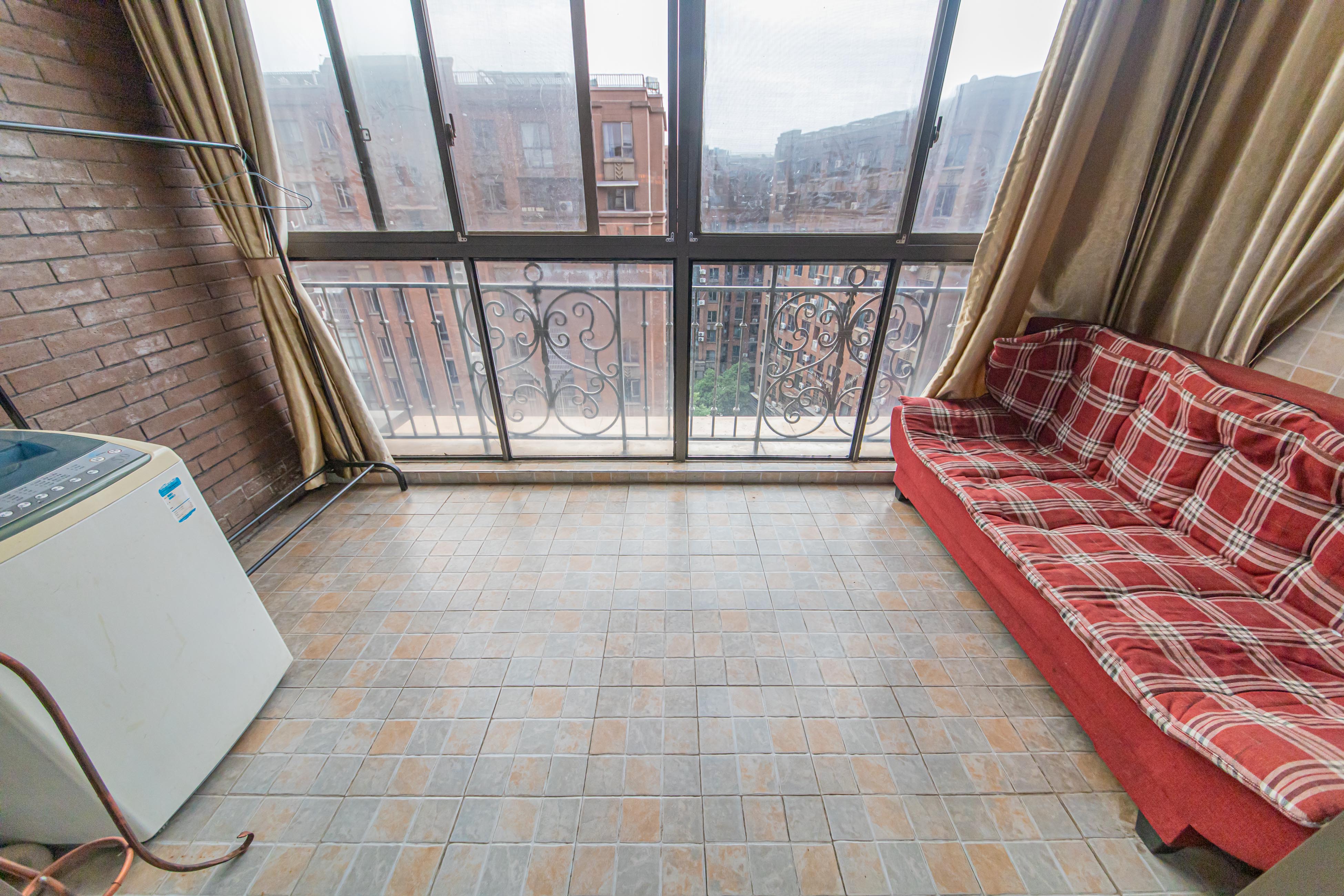 绿地公馆(绿地名邸) 3室2厅2卫 112.0万 绿地公馆(绿地名邸) 3室2厅2卫 112.0万阳台