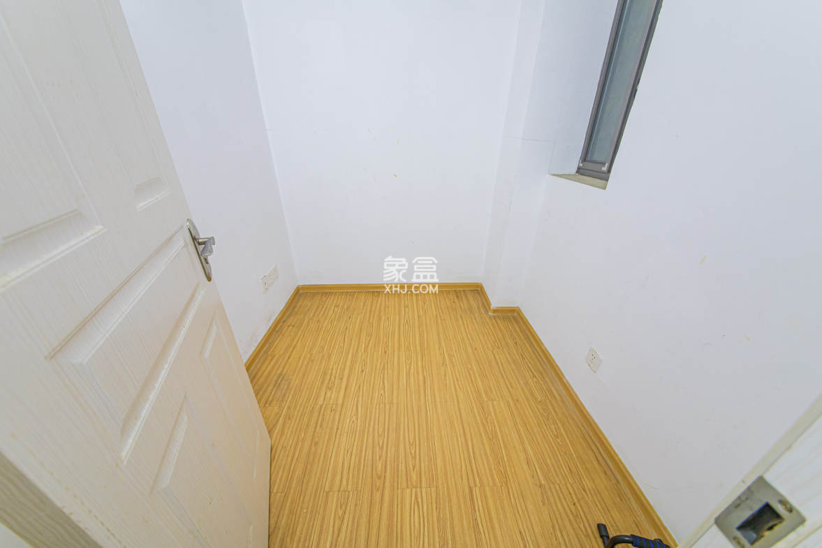 绿地公馆(绿地名邸) 3室2厅2卫 112.0万 绿地公馆(绿地名邸) 3室2厅2卫 112.0万卫生间