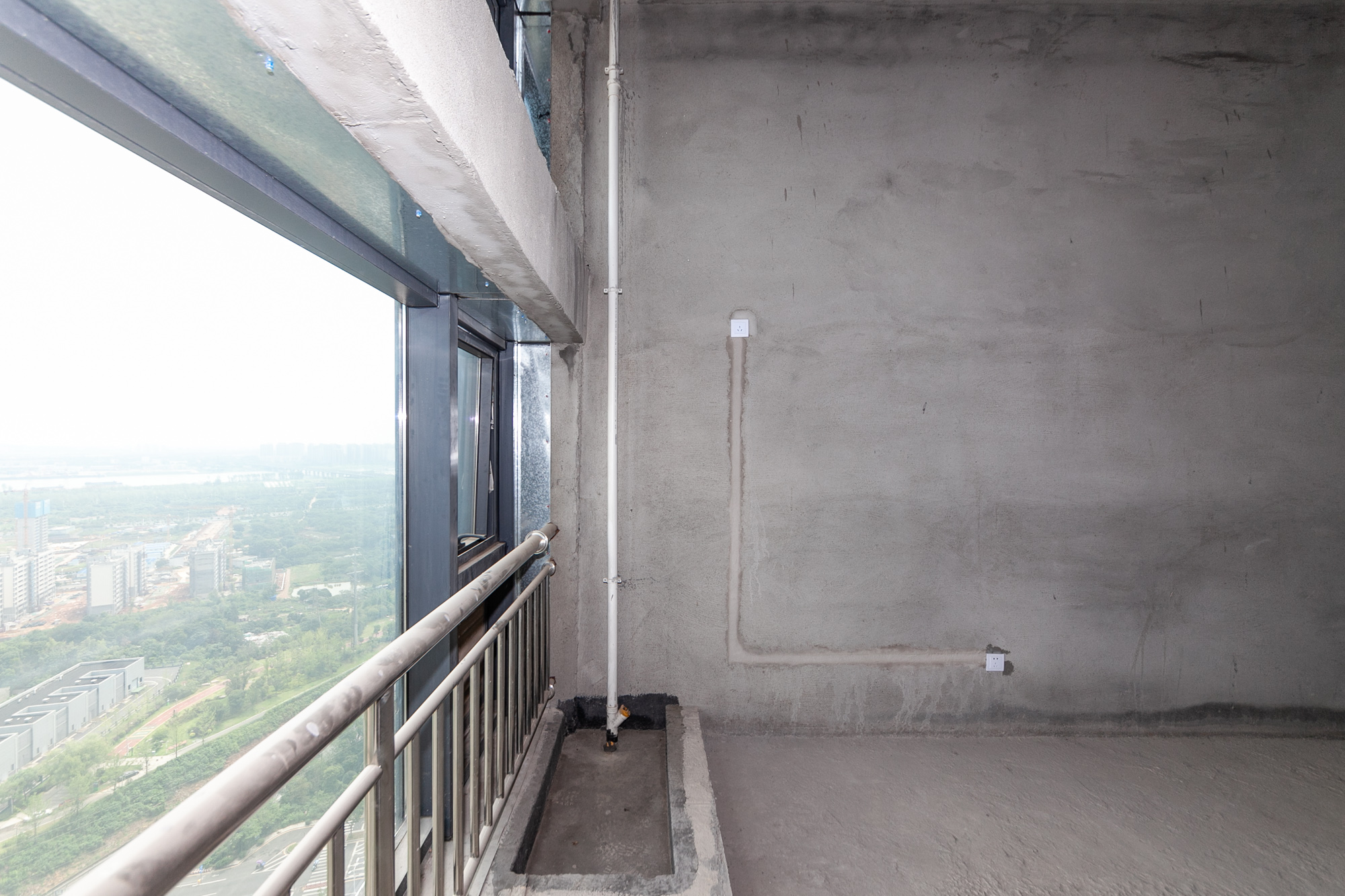 港湘铂玥(天园地芳国际珠宝城)  1室1厅1卫    40.8万 港湘铂玥(天园地芳国际珠宝城)  1室1厅1卫    40.8万阳台