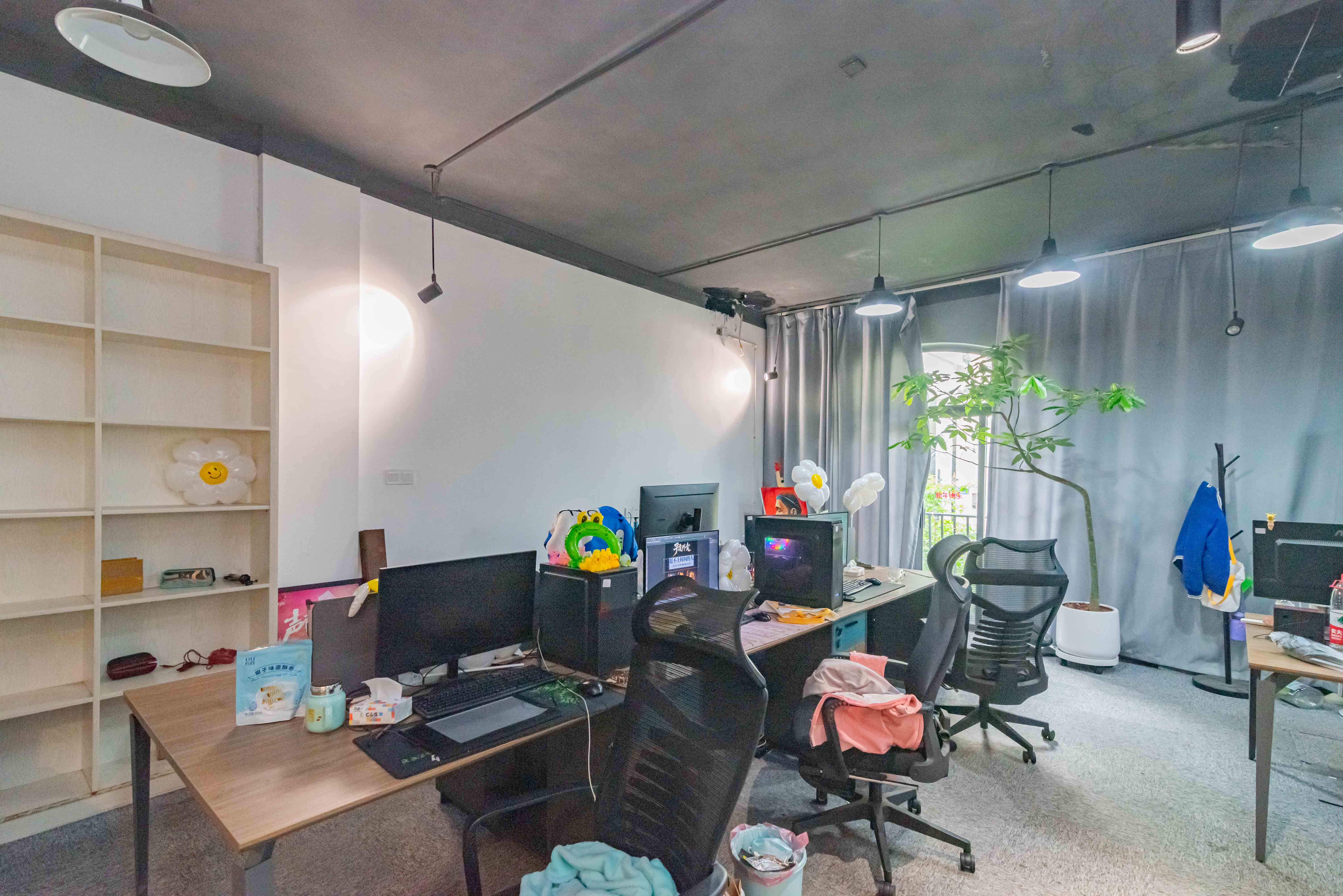 归心苑 5室2厅2卫 430.0万 归心苑 5室2厅2卫 430.0万客厅