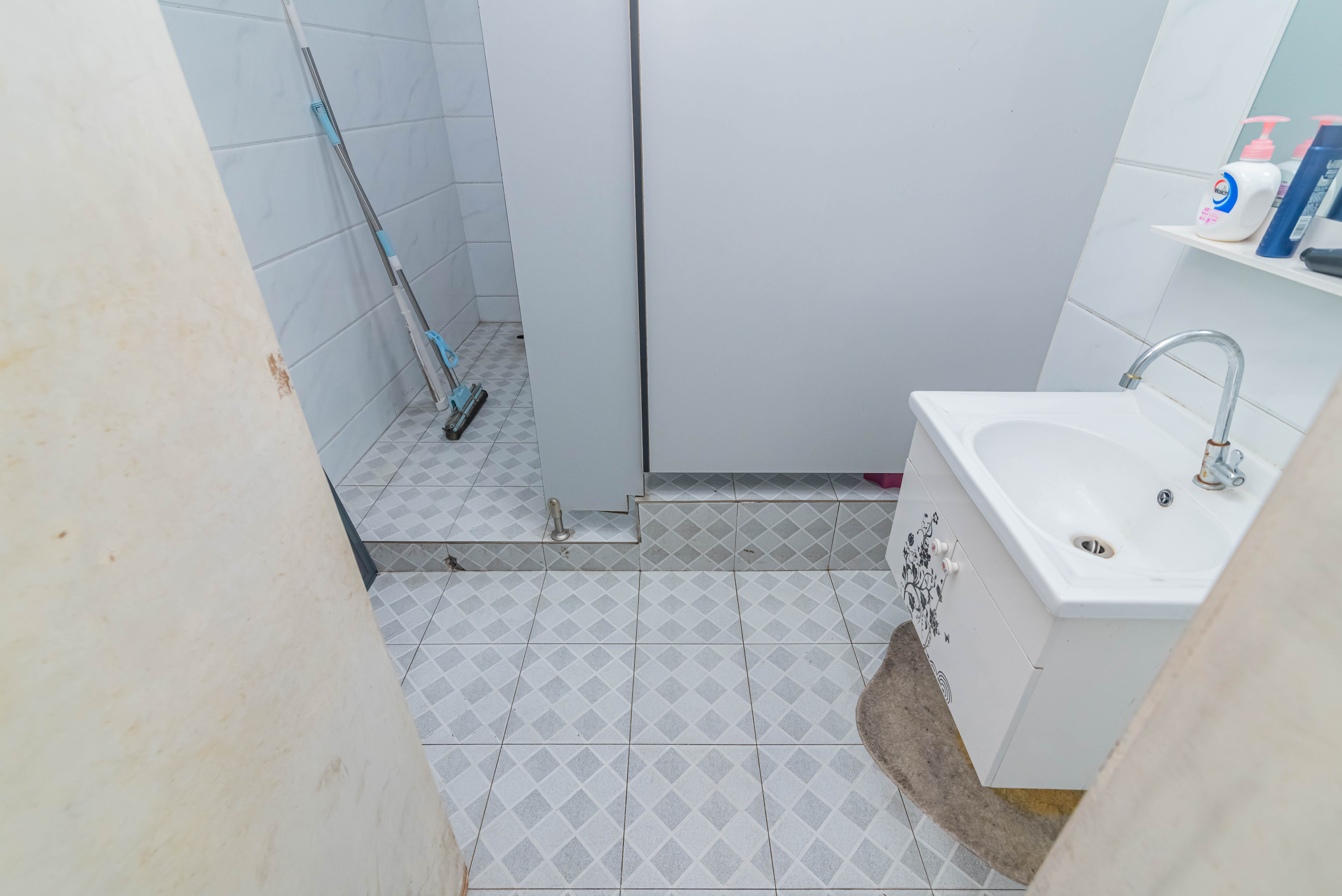 归心苑 5室2厅2卫 430.0万 归心苑 5室2厅2卫 430.0万卫生间