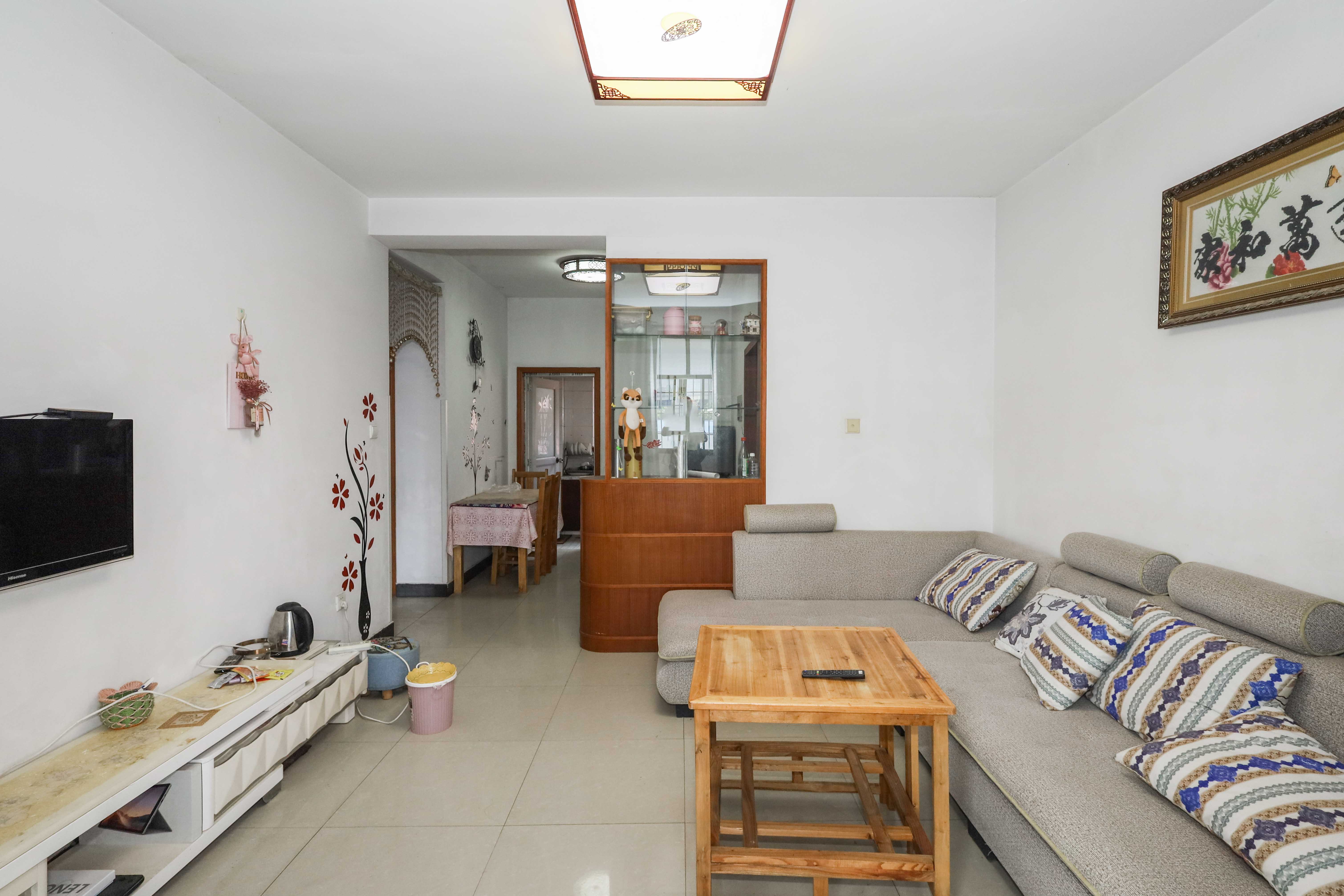 雷锋机电市场一期  2室2厅1卫    43.0万 雷锋机电市场一期  2室2厅1卫    43.0万客厅