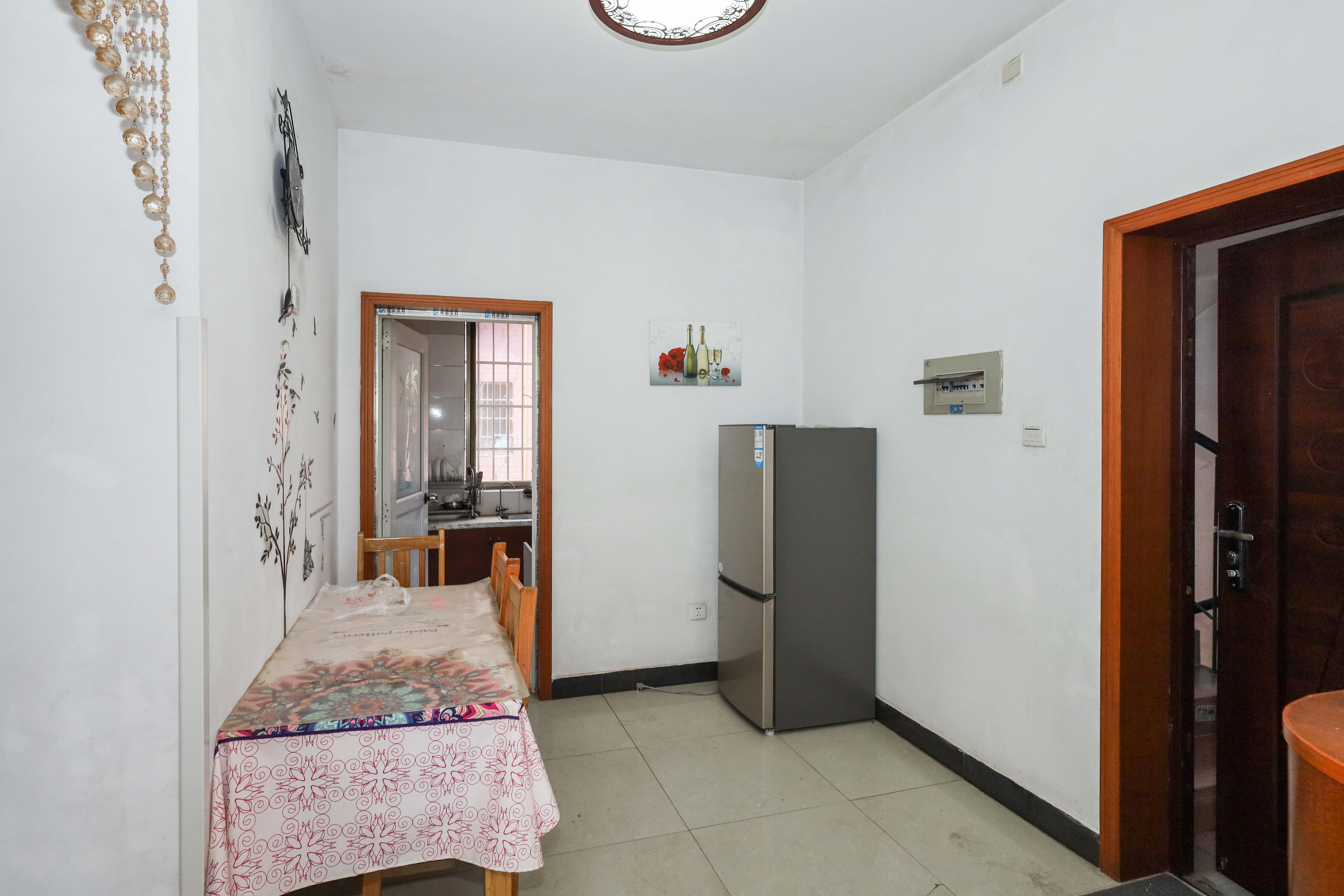 雷锋机电市场一期  2室2厅1卫    43.0万 雷锋机电市场一期  2室2厅1卫    43.0万客厅