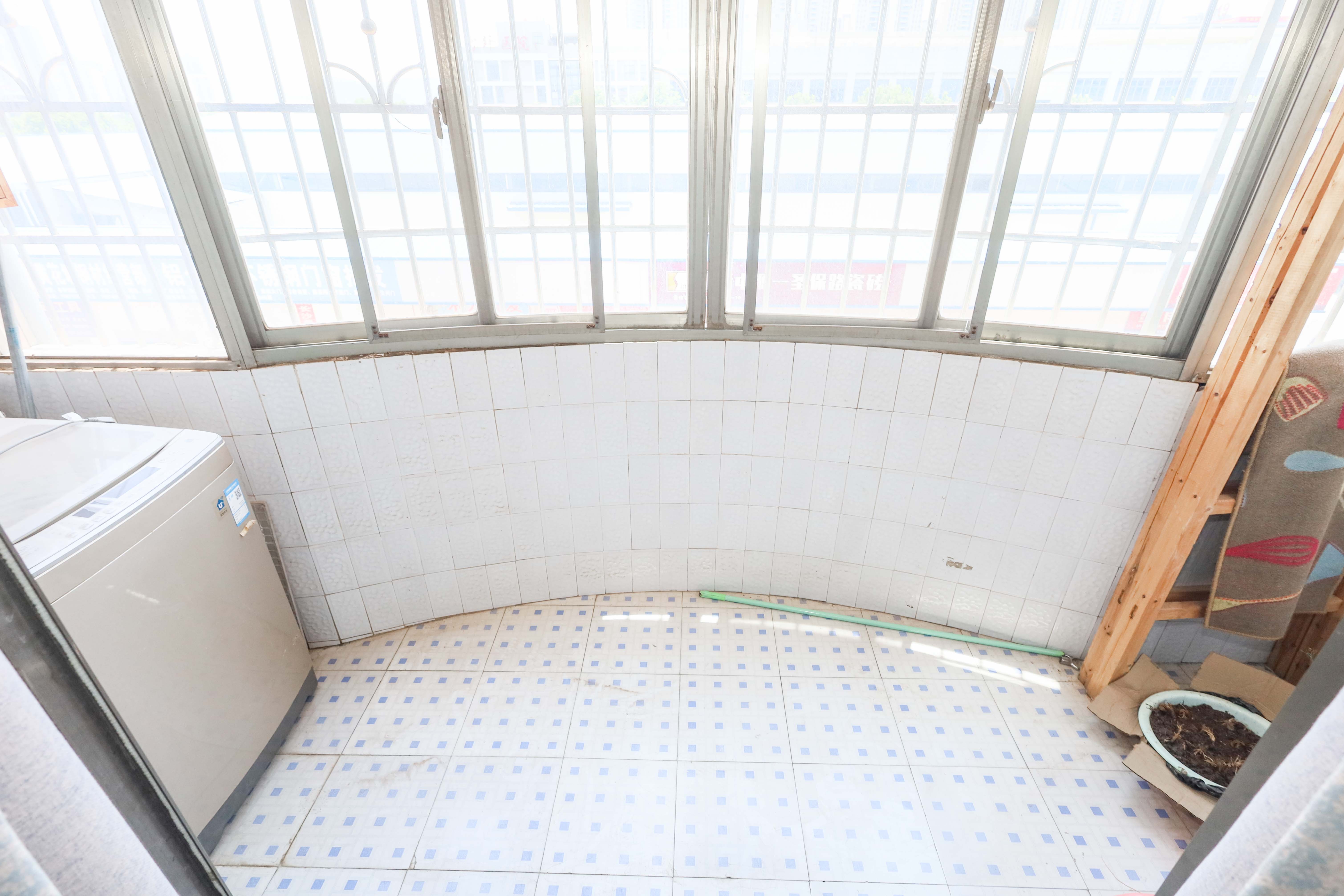 雷锋机电市场一期  2室2厅1卫    43.0万 雷锋机电市场一期  2室2厅1卫    43.0万阳台