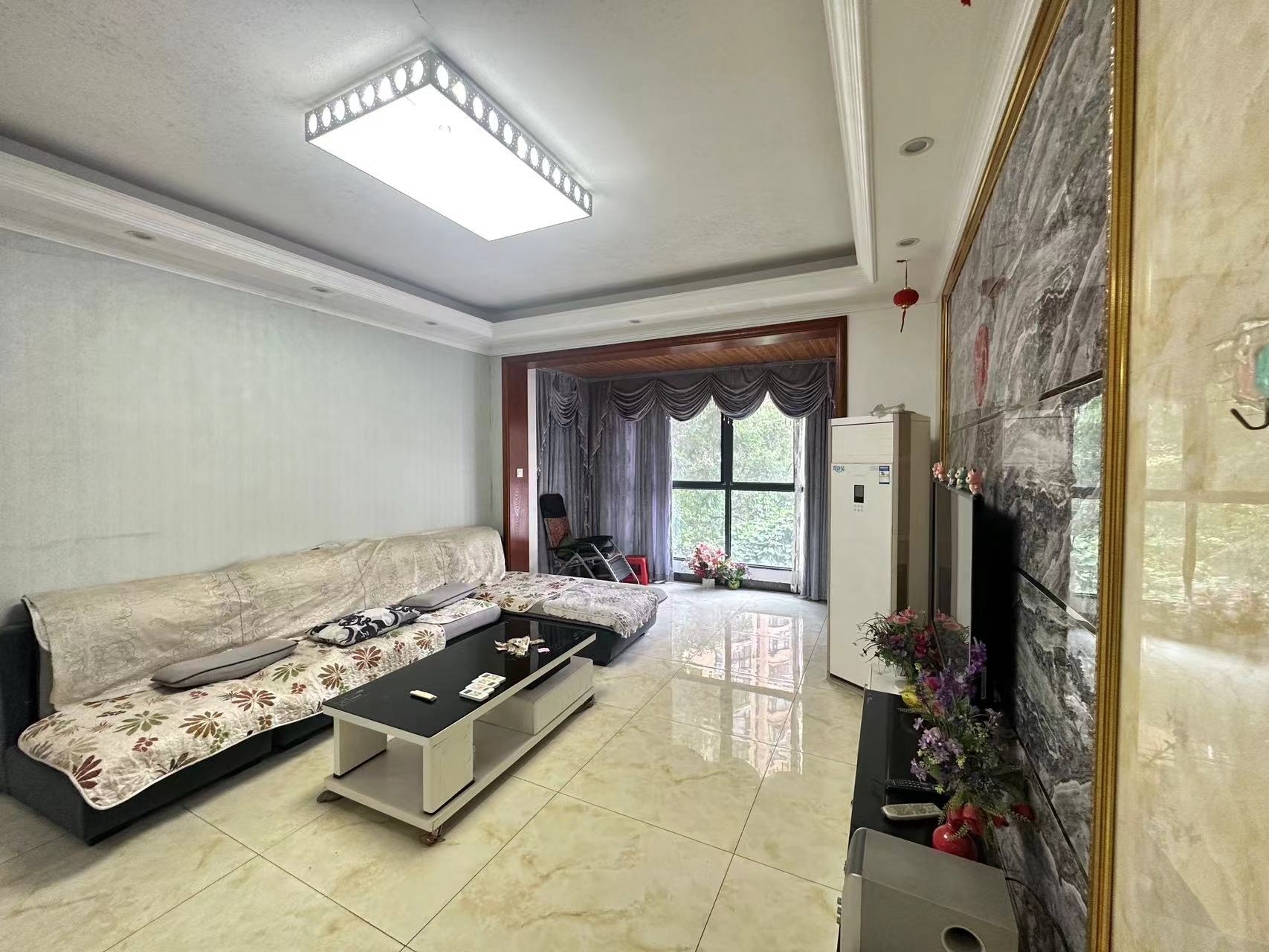 泰山公馆 3室2厅2卫 47.5万 泰山公馆 3室2厅2卫 47.5万室内图