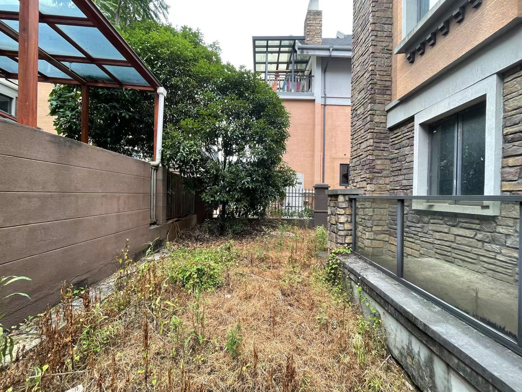 城市公园 6室2厅4卫 170.0万 城市公园 6室2厅4卫 170.0万室内图