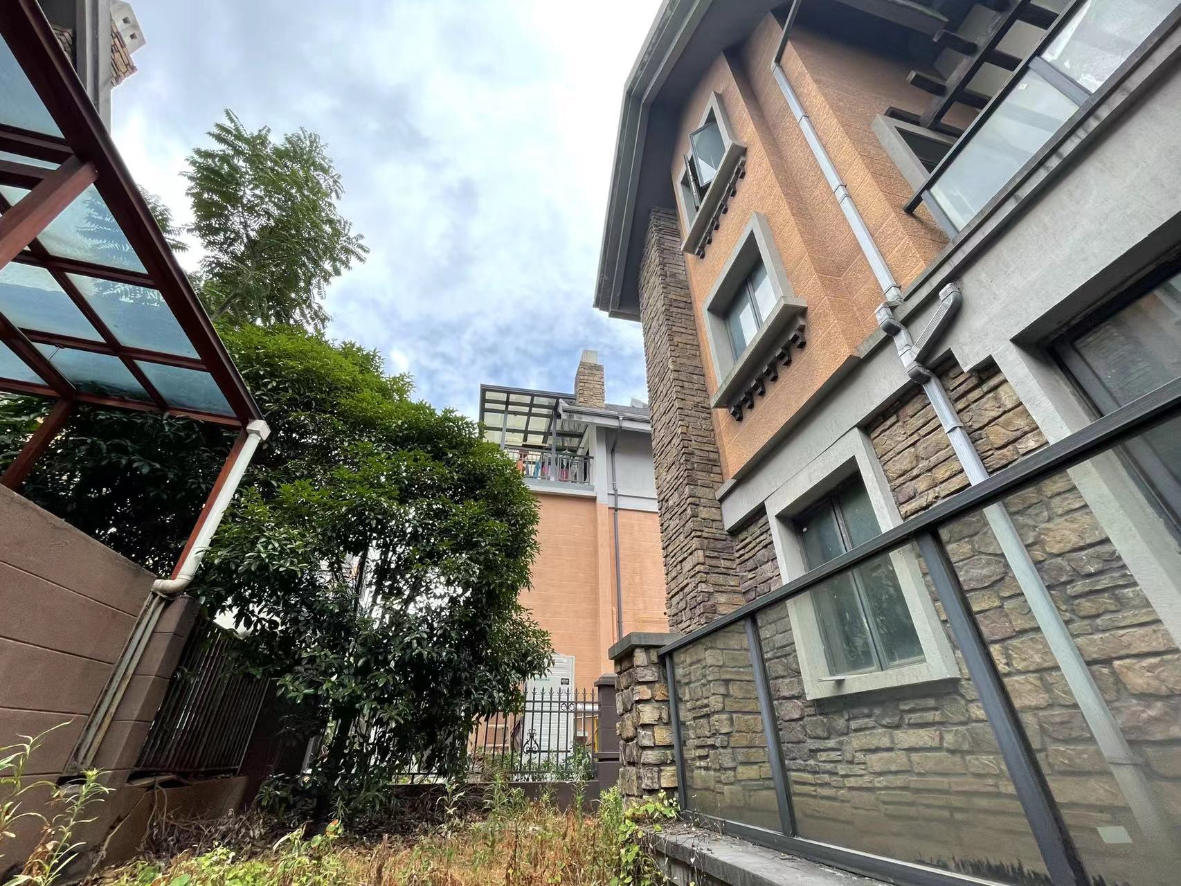 城市公园 6室2厅4卫 170.0万 城市公园 6室2厅4卫 170.0万室内图