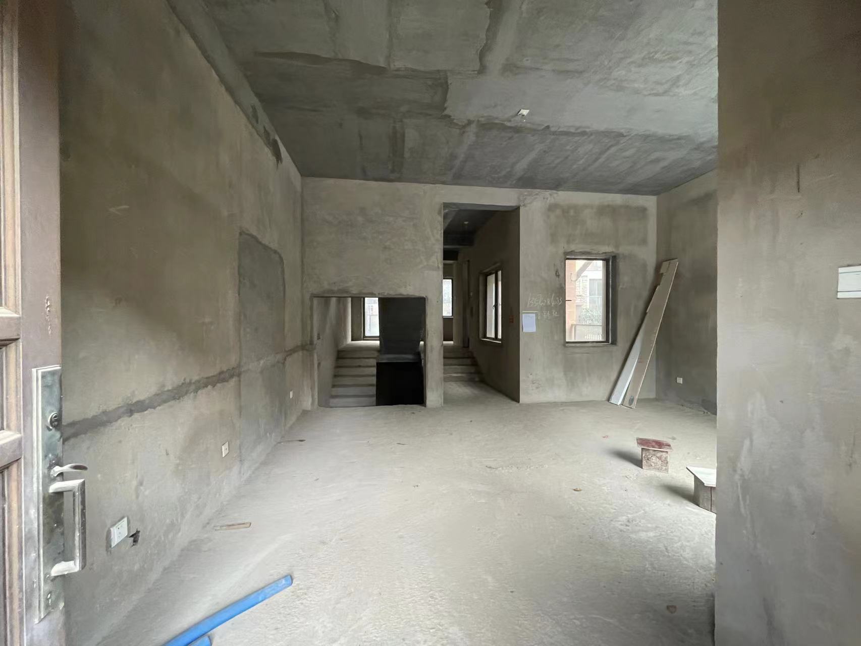 城市公园 6室2厅4卫 170.0万 城市公园 6室2厅4卫 170.0万室内图