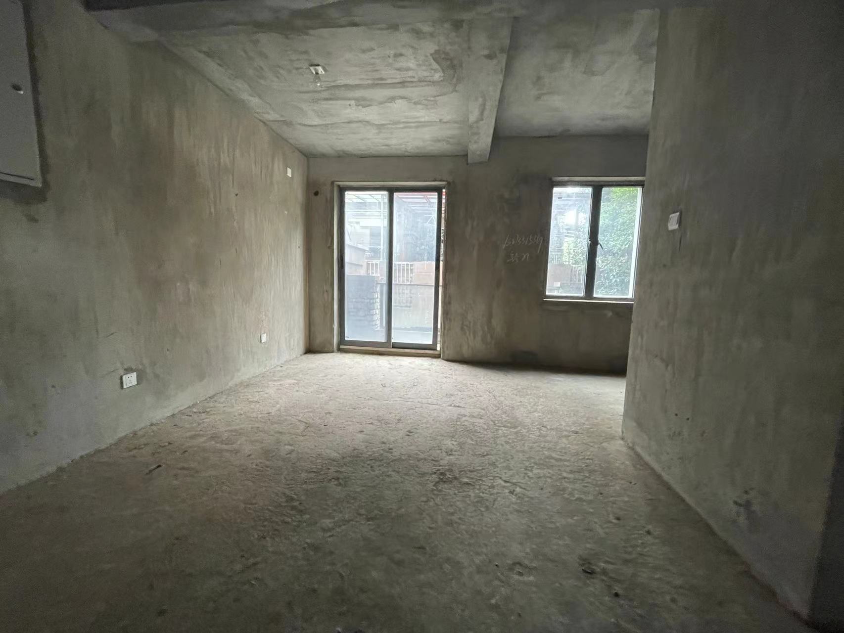 城市公园 6室2厅4卫 170.0万 城市公园 6室2厅4卫 170.0万室内图