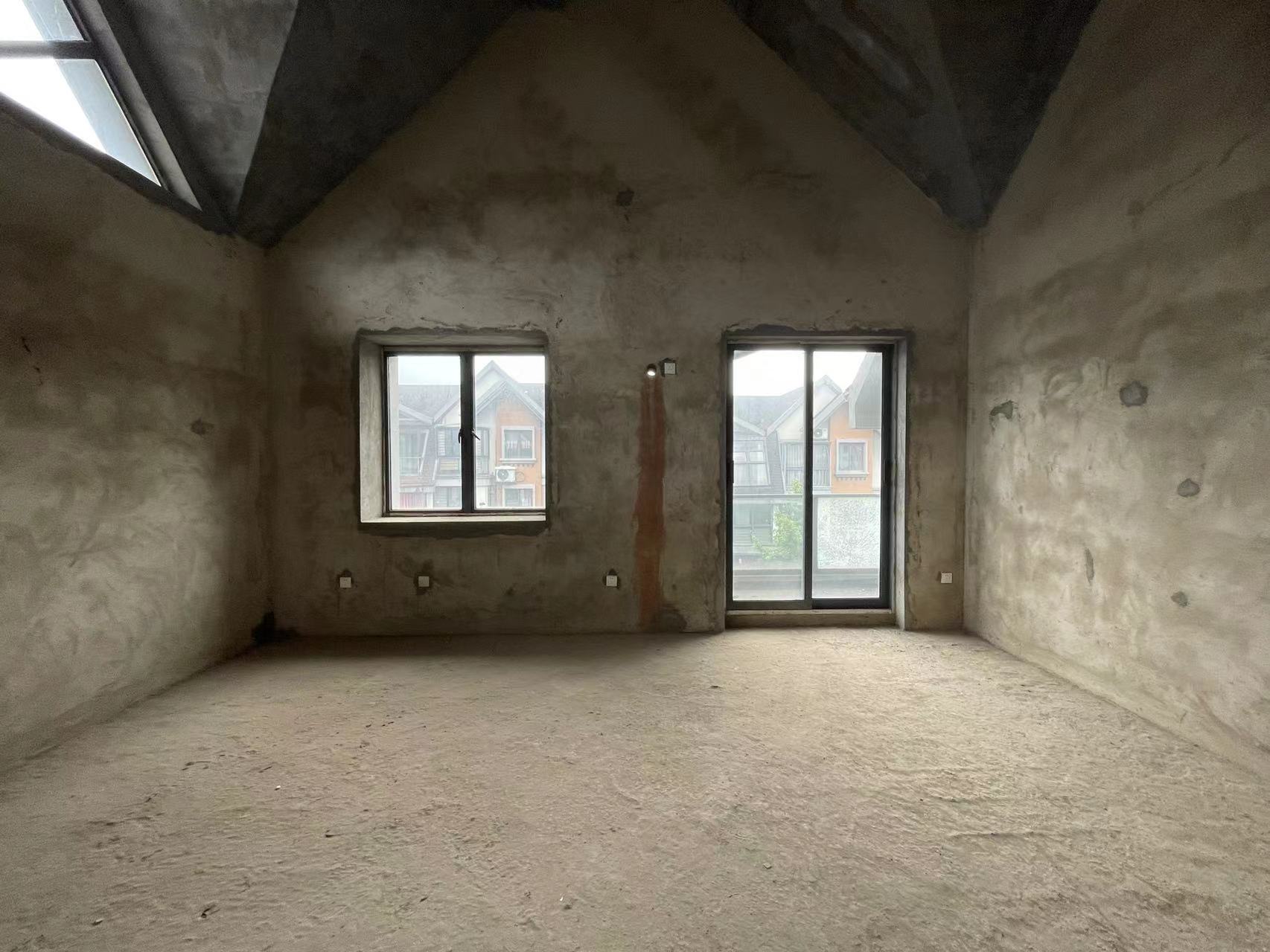 城市公园 6室2厅4卫 170.0万 城市公园 6室2厅4卫 170.0万室内图