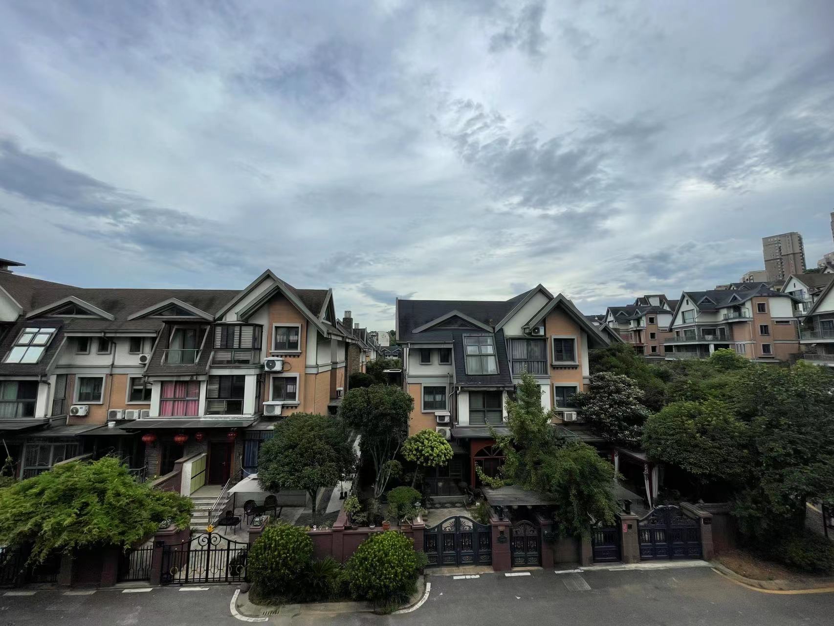 城市公园 6室2厅4卫 170.0万 城市公园 6室2厅4卫 170.0万室内图