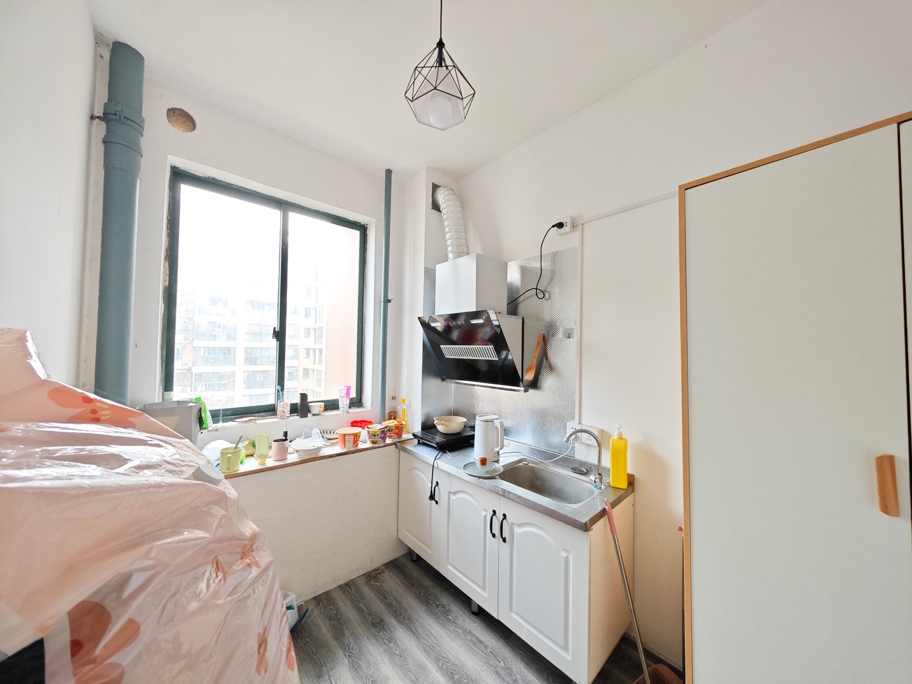 华盛世纪新城  4室2厅2卫    174.8万厨房