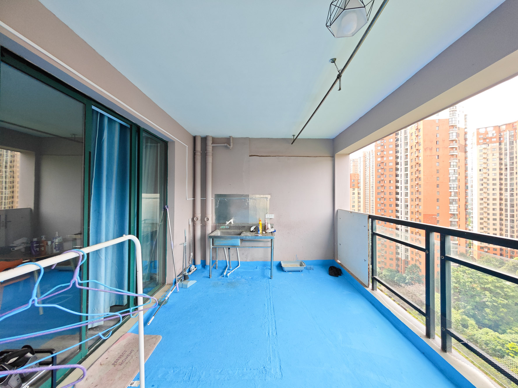 华盛世纪新城  4室2厅2卫    174.8万阳台