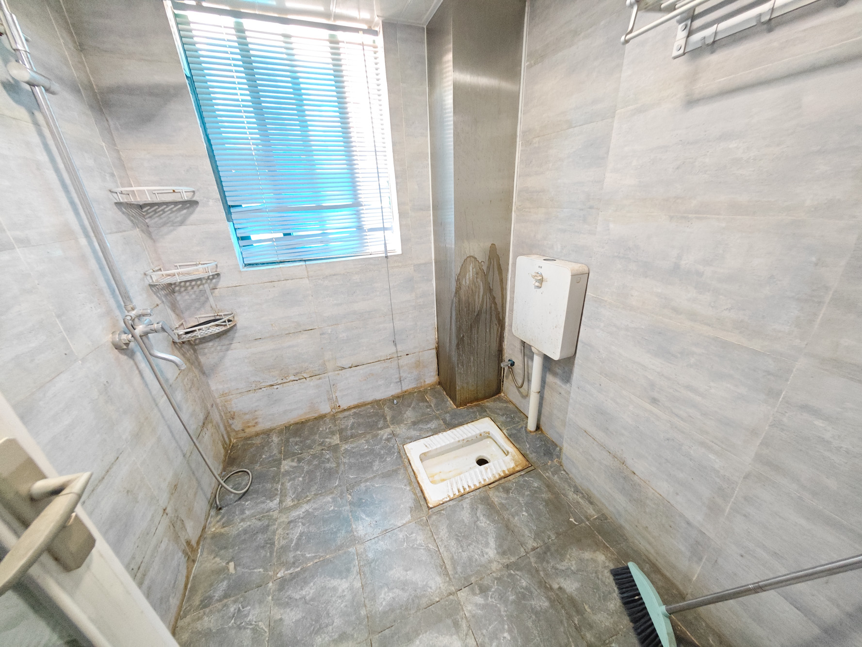 华盛世纪新城  4室2厅2卫    174.8万卫生间