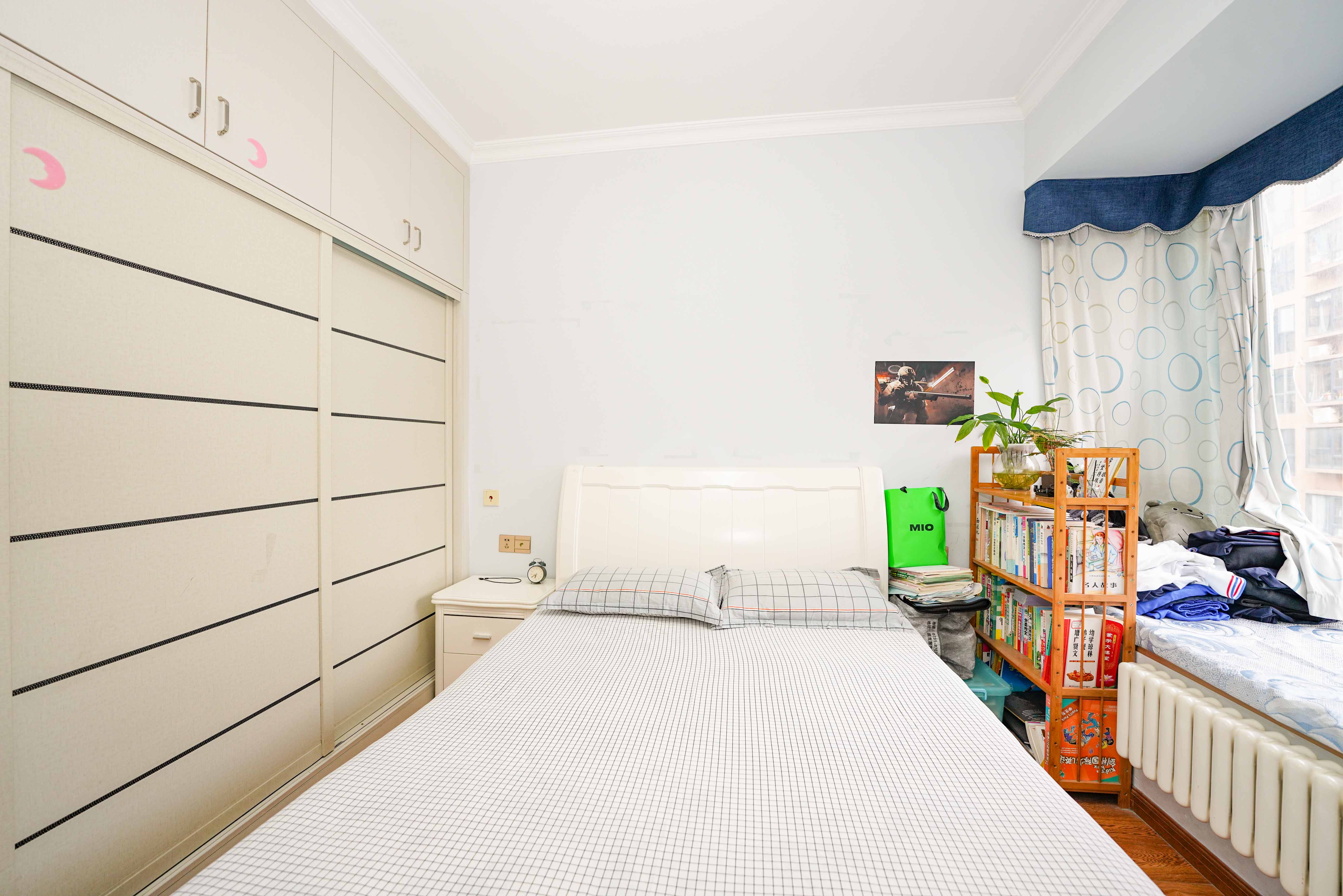 怡海星城  3室2厅1卫    63.8万卧室