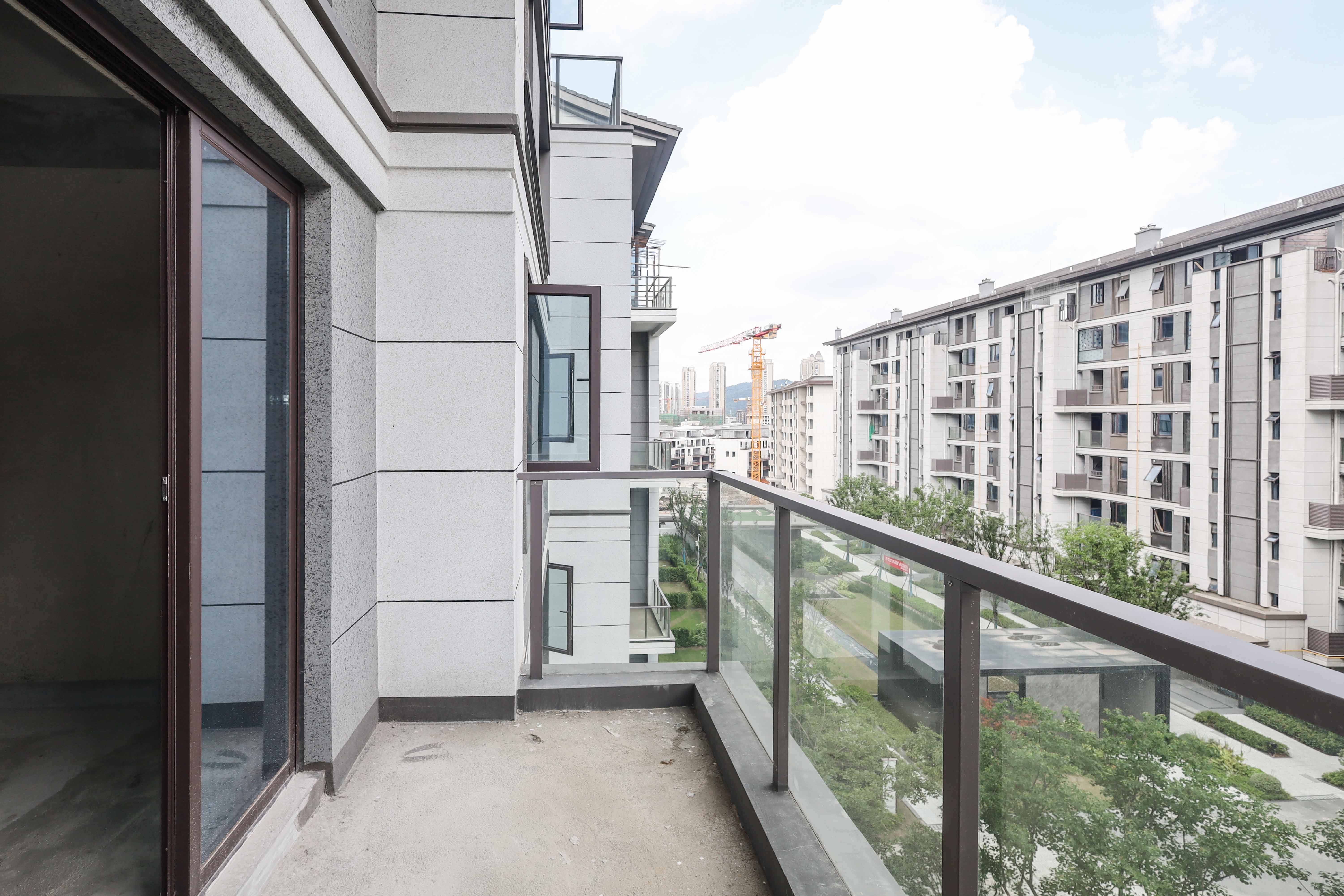 祥源森林之光 4室2厅3卫 275.0万 祥源森林之光 4室2厅3卫 275.0万阳台