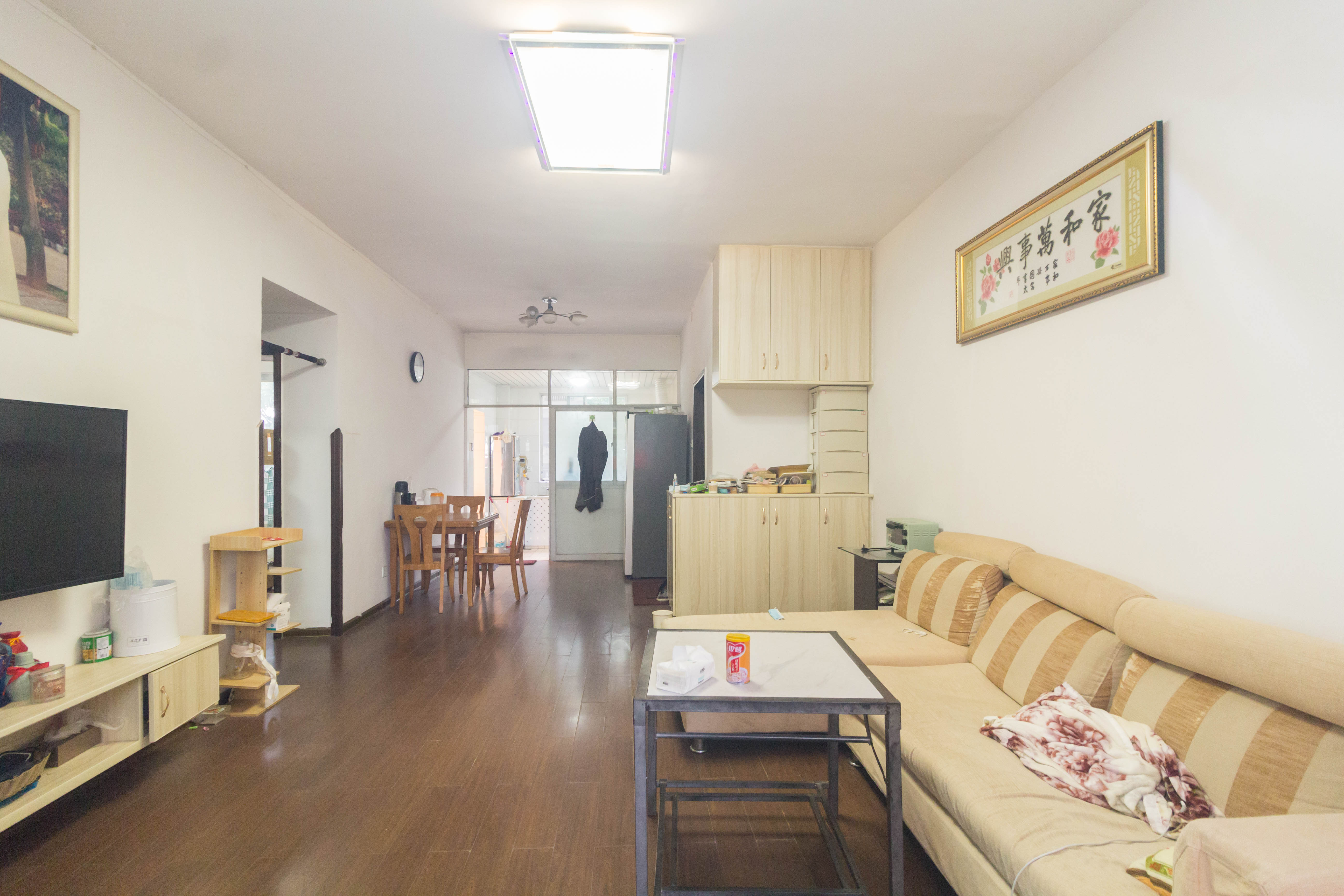 长沙县泉塘粮运宿舍大院  2室2厅1卫    36.0万 长沙县泉塘粮运宿舍大院  2室2厅1卫    36.0万客厅