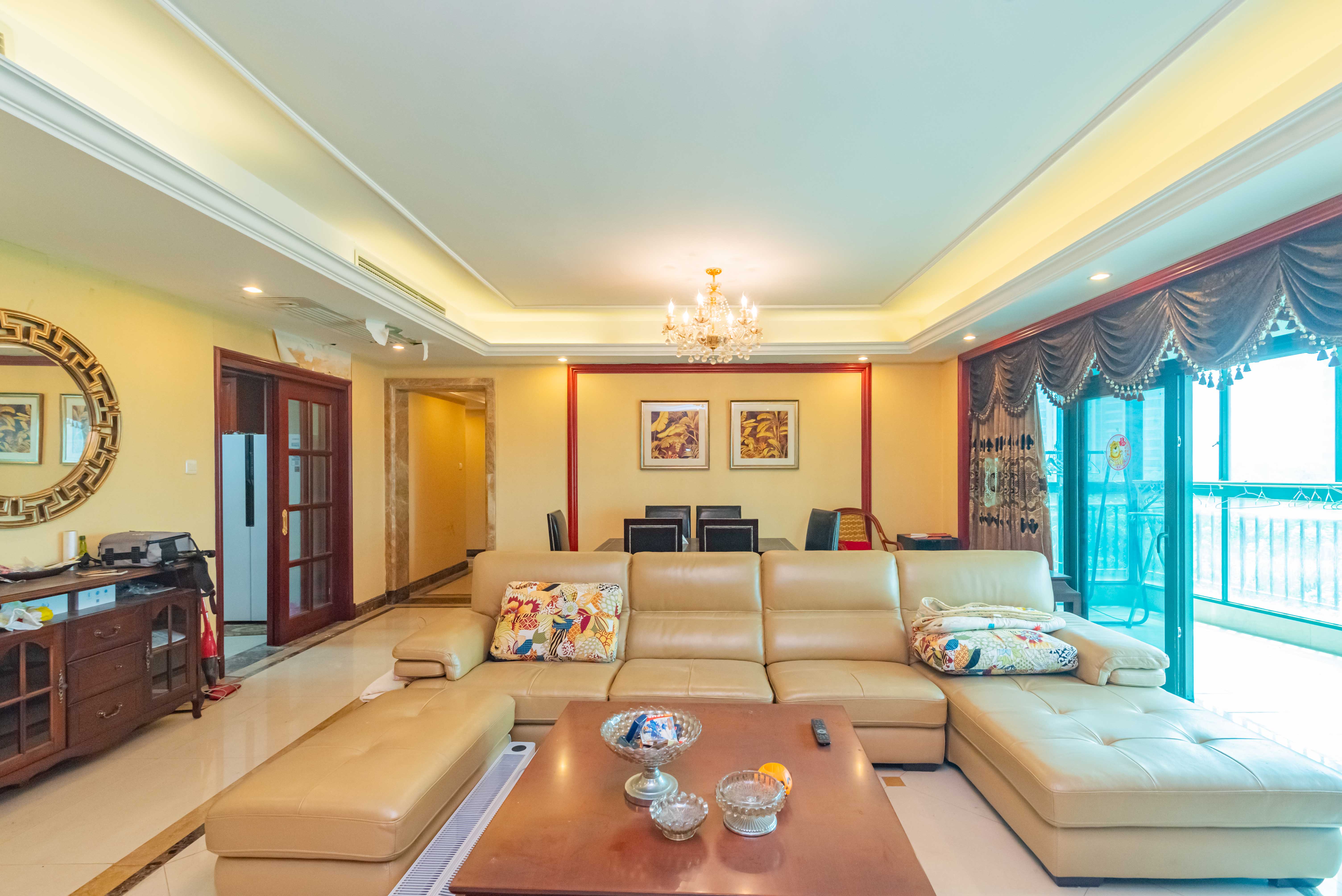 恒大雅苑 5室1厅2卫 228.00万 恒大雅苑 5室1厅2卫 228.00万客厅