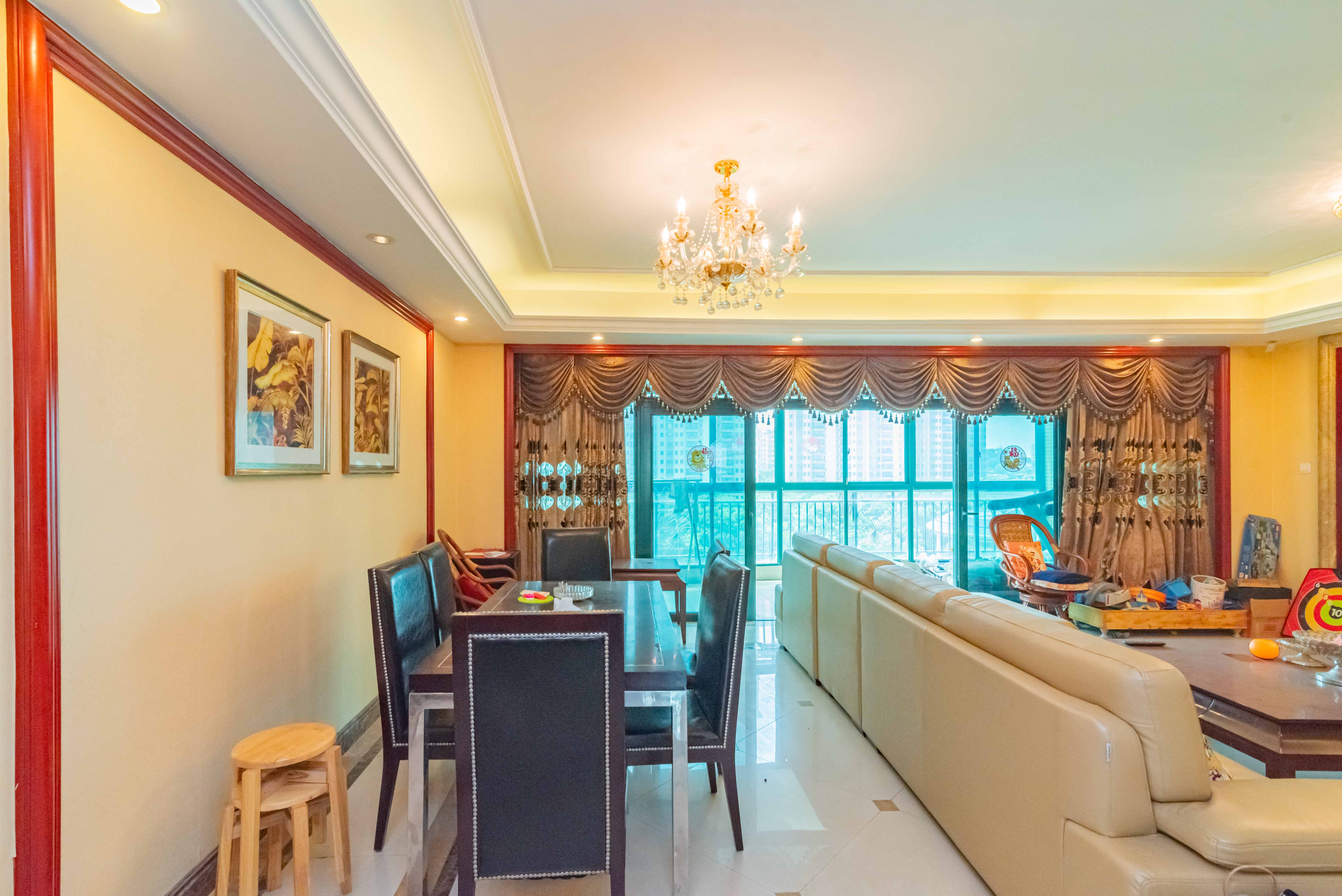 恒大雅苑 5室1厅2卫 228.00万 恒大雅苑 5室1厅2卫 228.00万客厅