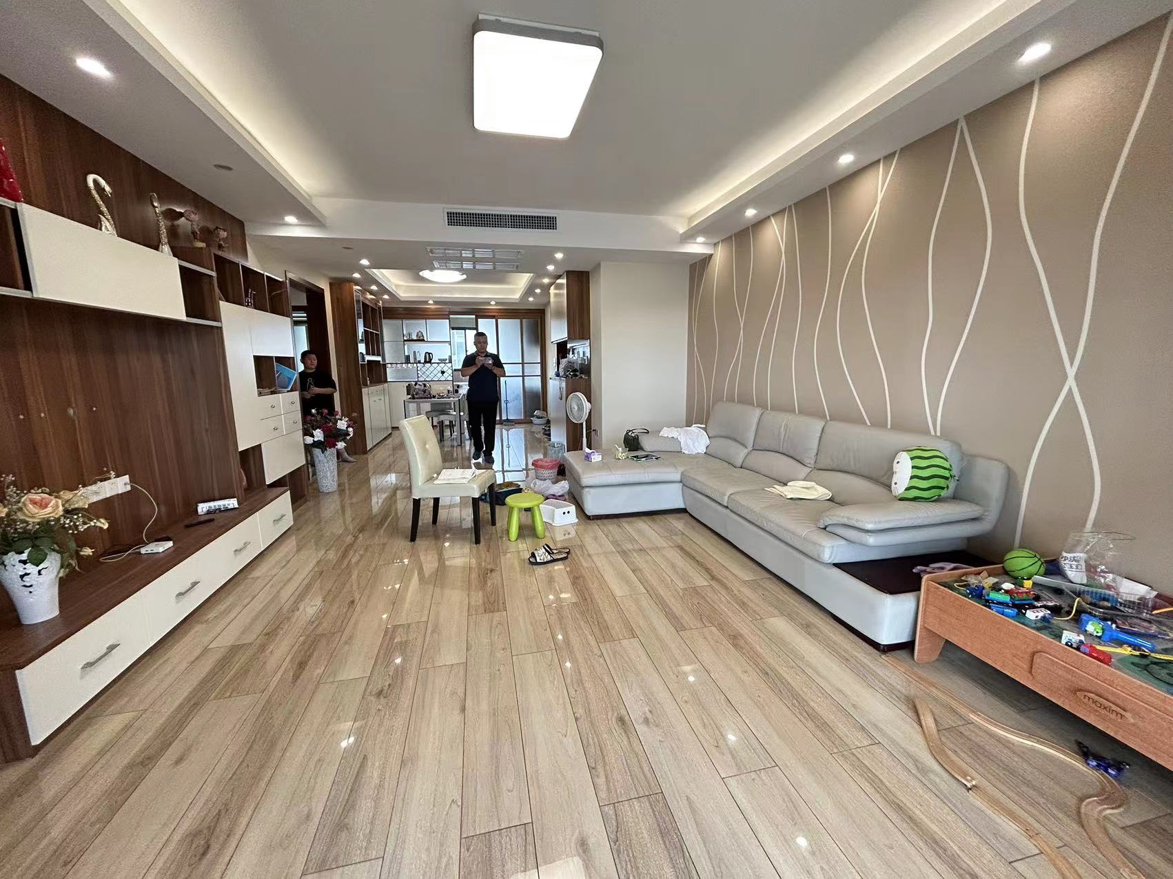 美的城二期 4室2厅2卫 99.8万 美的城二期 4室2厅2卫 99.8万室内图