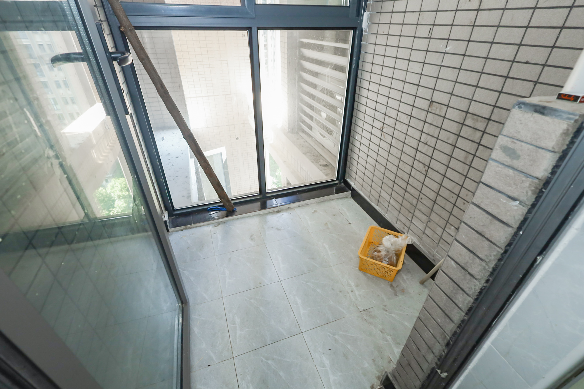 八方小区C区  4室2厅2卫   516.00万其他