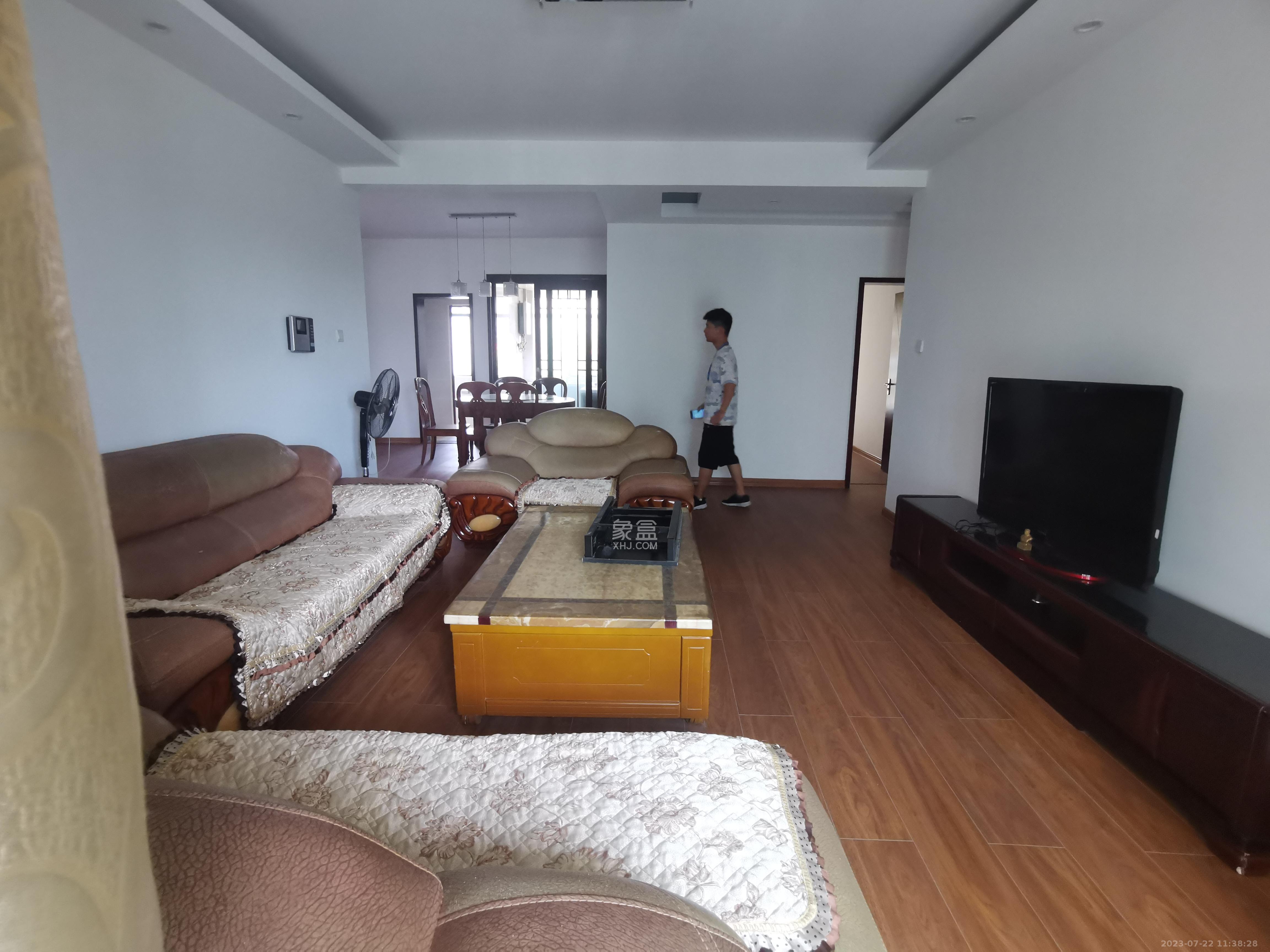 滨江金座  3室2厅1卫   3800.00元/月室内图1