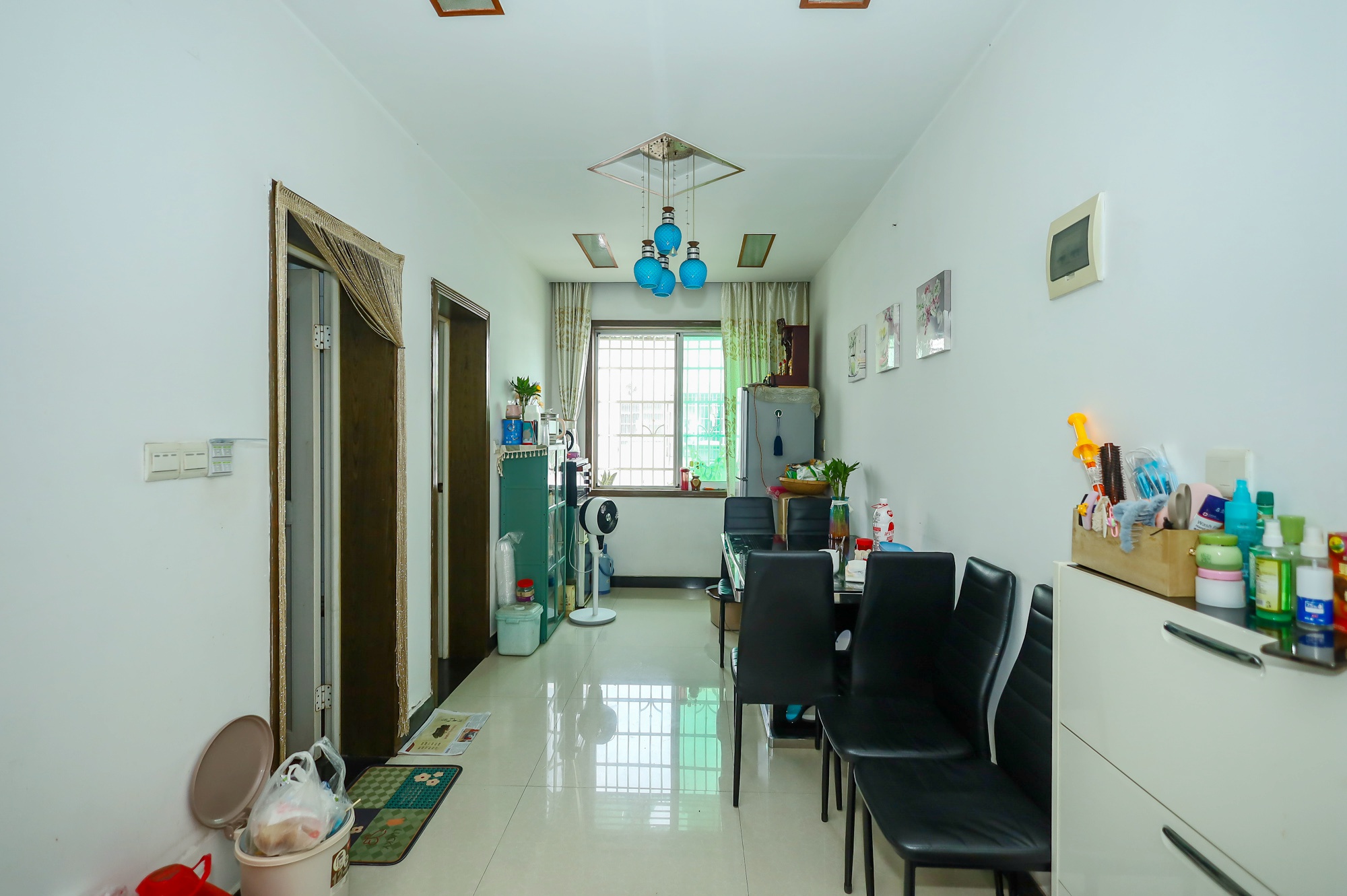 中南汽车世界  2室2厅1卫    32.0万 中南汽车世界  2室2厅1卫    32.0万客厅