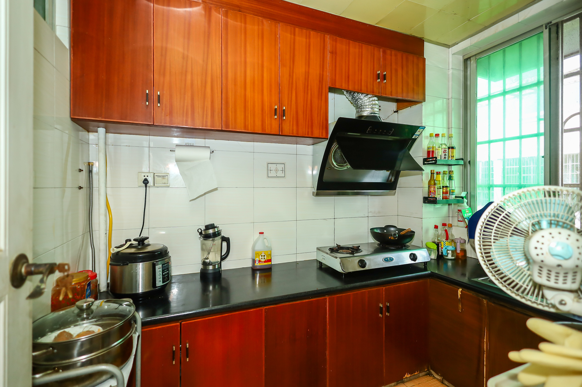 中南汽车世界  2室2厅1卫    32.0万 中南汽车世界  2室2厅1卫    32.0万厨房