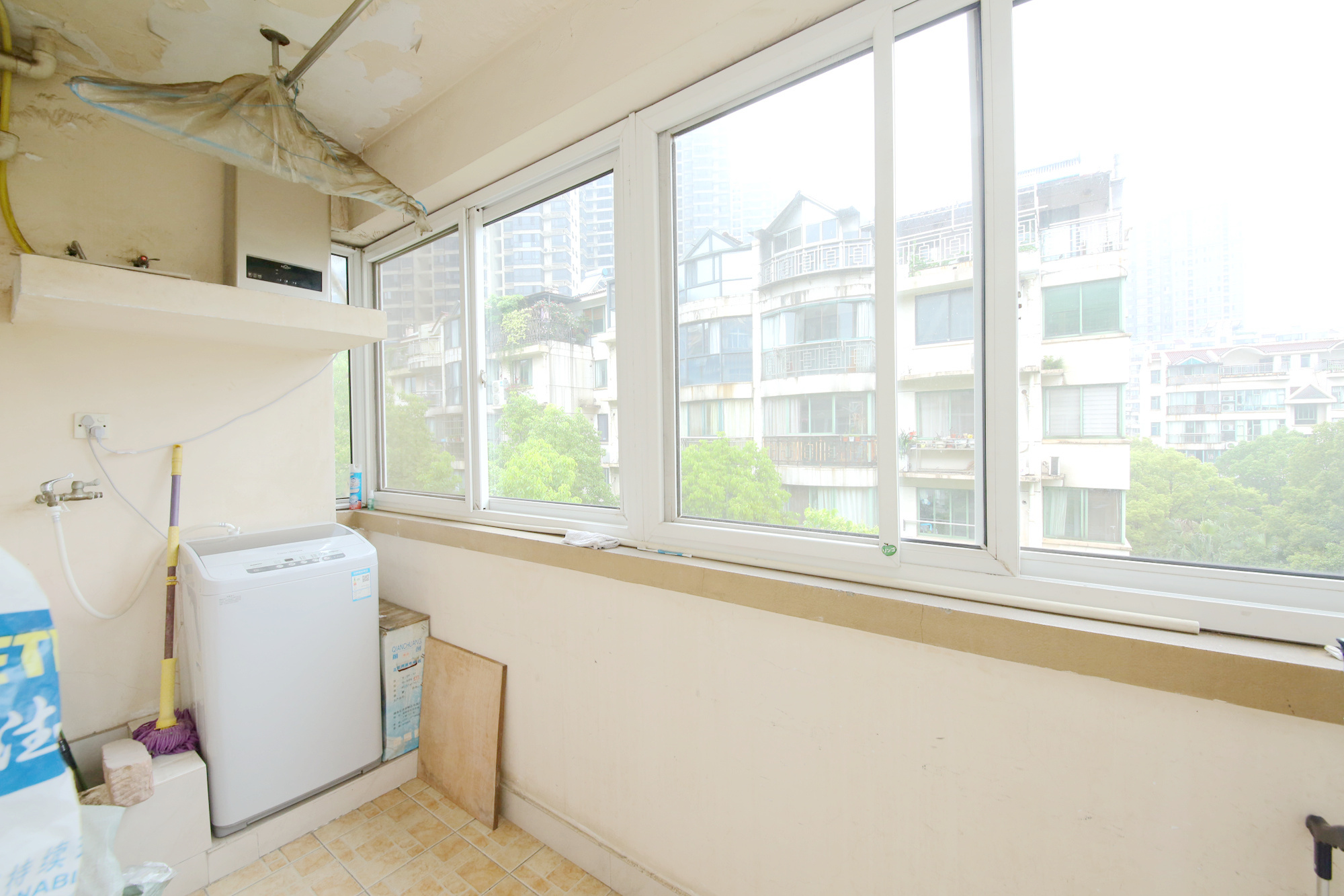 芙蓉苑  3室2厅2卫    98.8万阳台