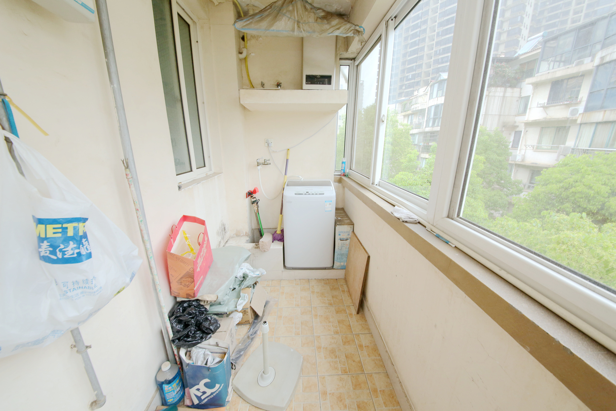 芙蓉苑  3室2厅2卫    98.8万阳台