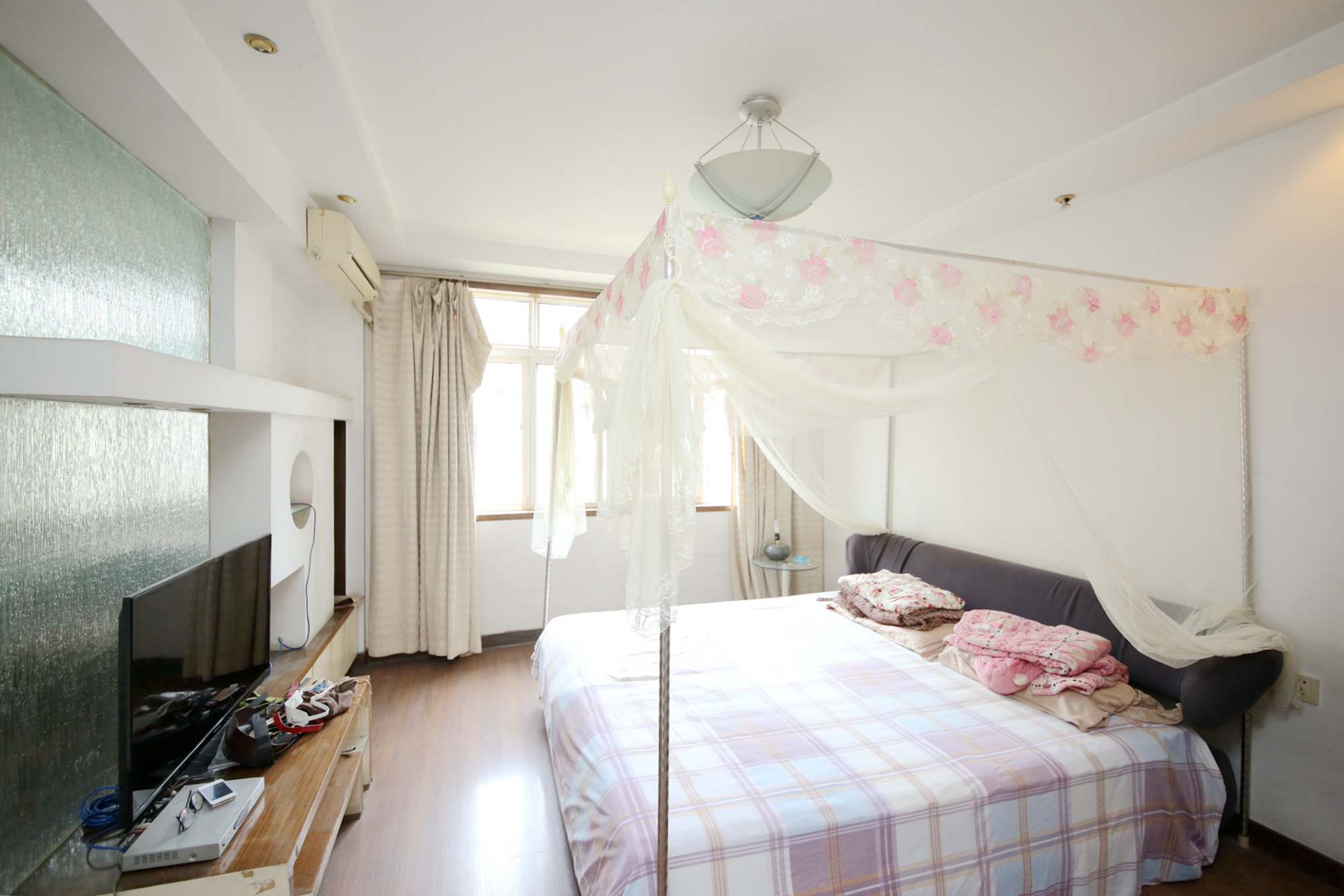 芙蓉苑  3室2厅2卫    98.8万卧室