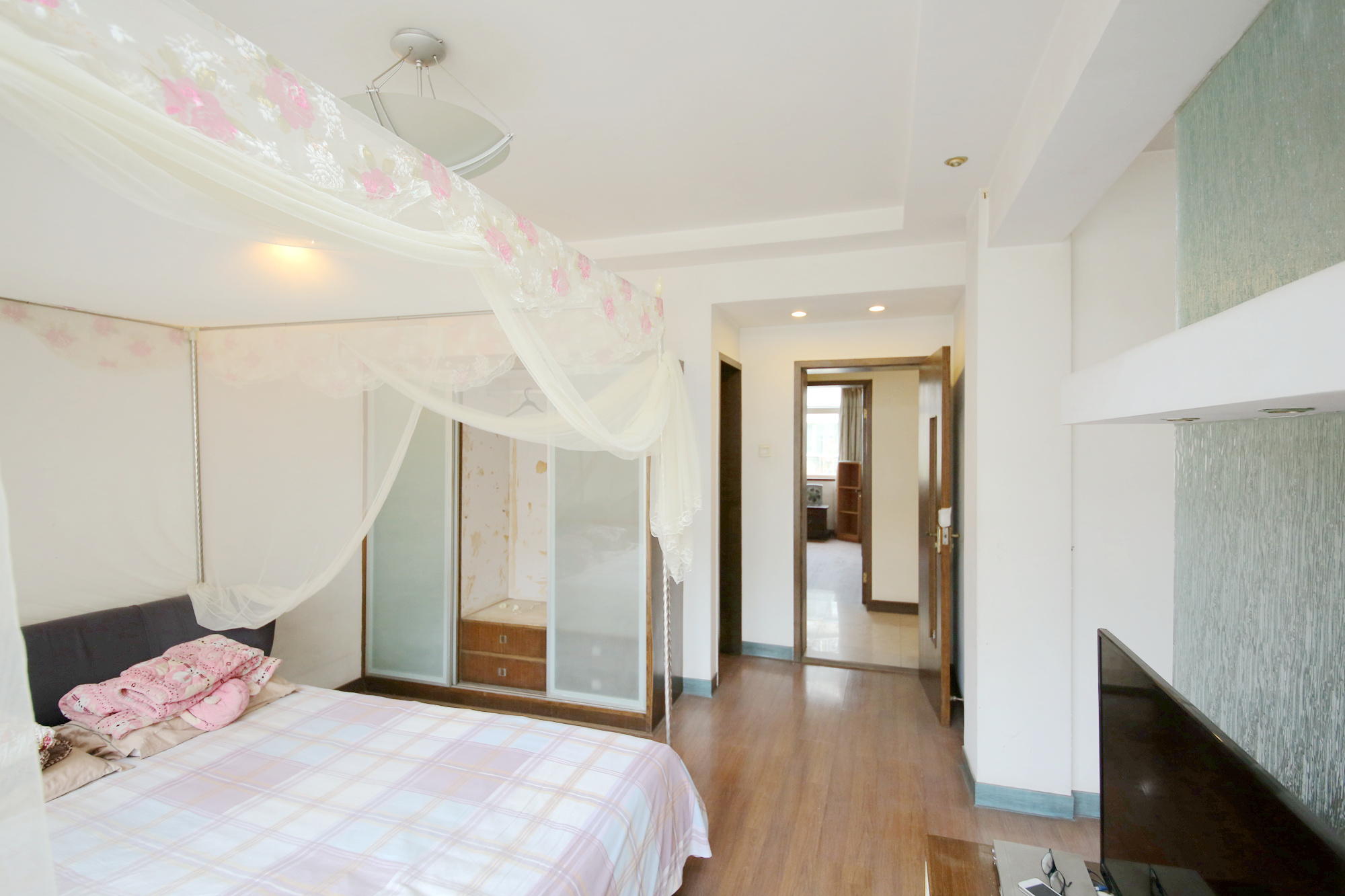 芙蓉苑  3室2厅2卫    98.8万卧室