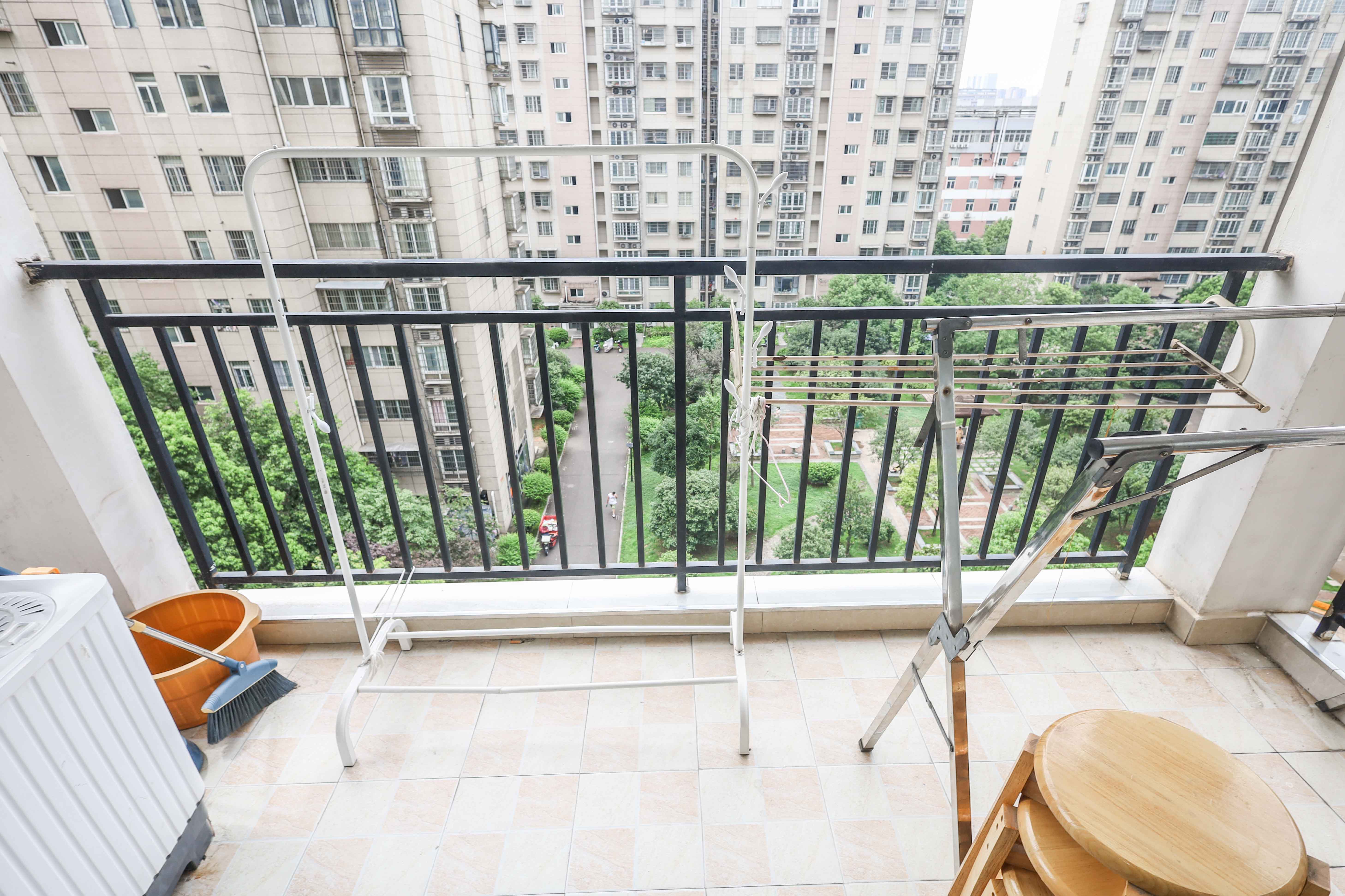 可可小城（麓谷可可小城)  2室2厅1卫   70.00万阳台