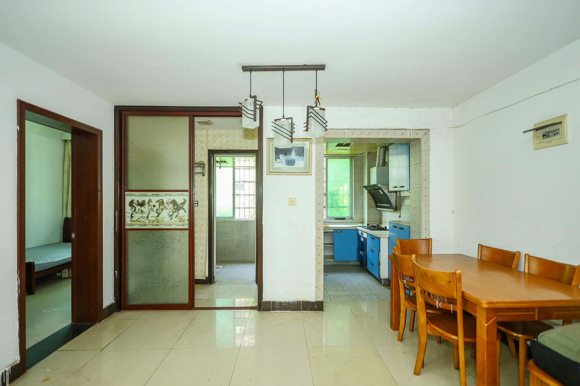 中南汽车世界 3室2厅2卫 52.8万 中南汽车世界 3室2厅2卫 52.8万客厅