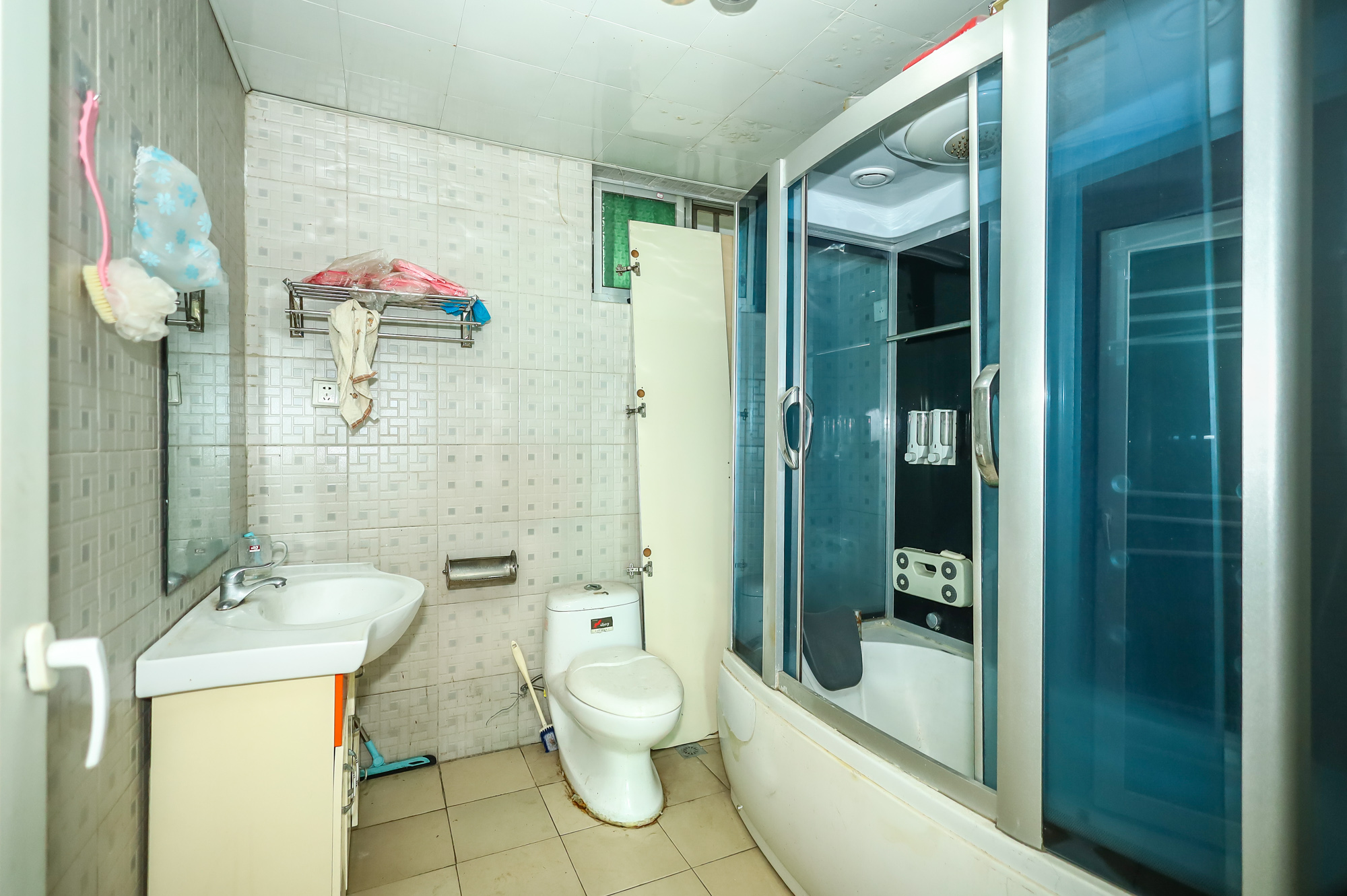 中南汽车世界 3室2厅2卫 52.8万 中南汽车世界 3室2厅2卫 52.8万卫生间