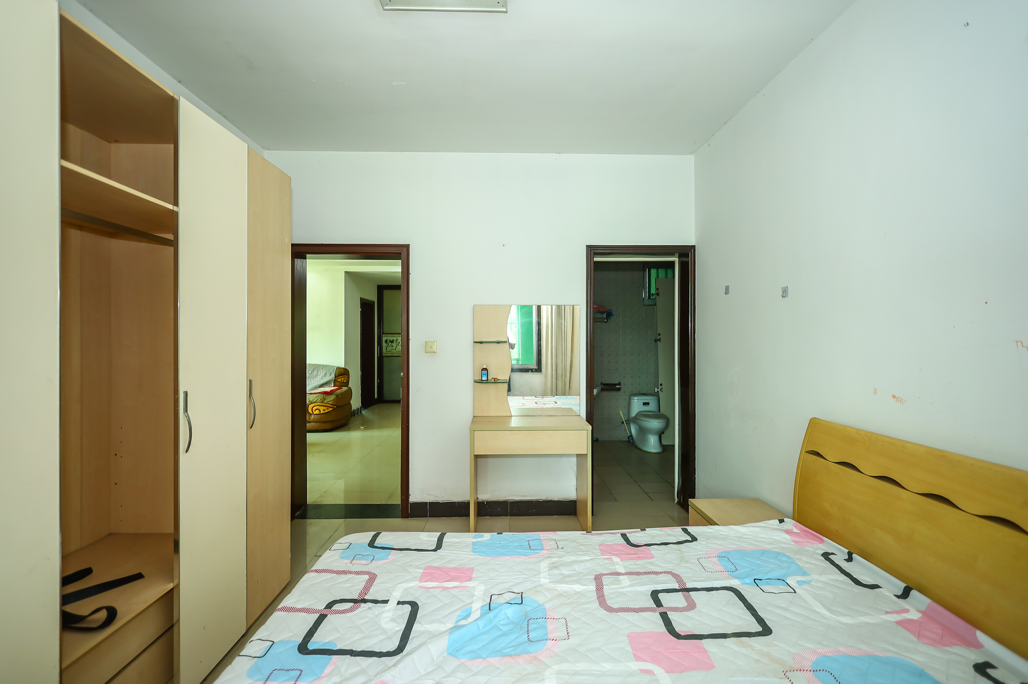 中南汽车世界 3室2厅2卫 52.8万 中南汽车世界 3室2厅2卫 52.8万卧室