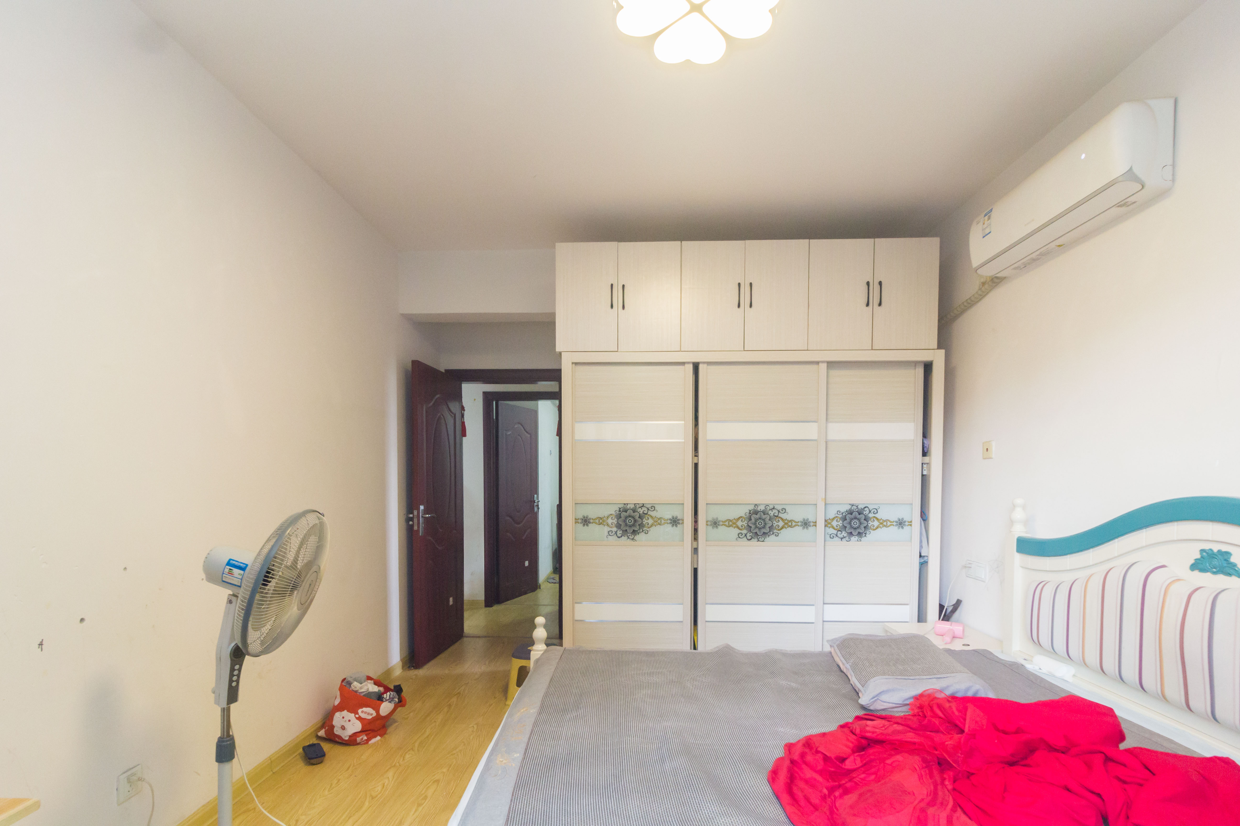 才子佳郡  3室2厅1卫   84.80万卧室