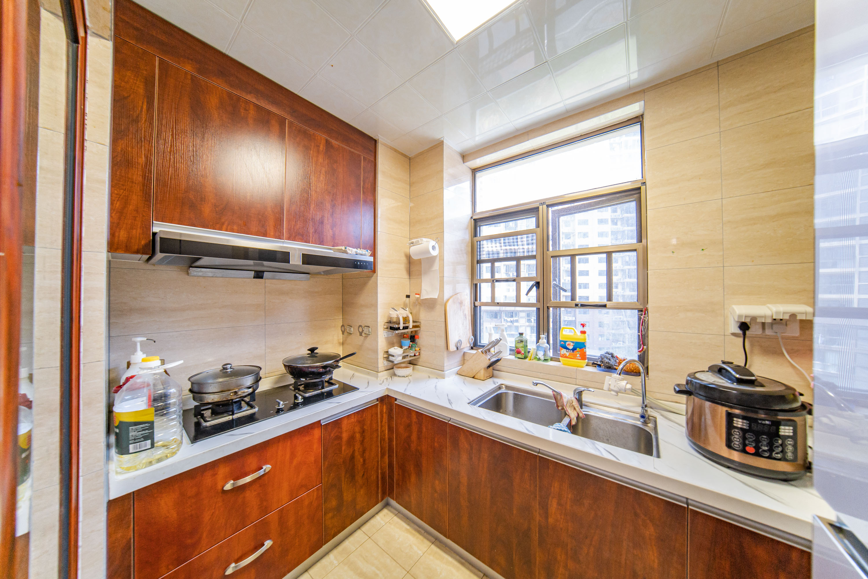 江山帝景哈佛  3室2厅2卫    123.0万厨房