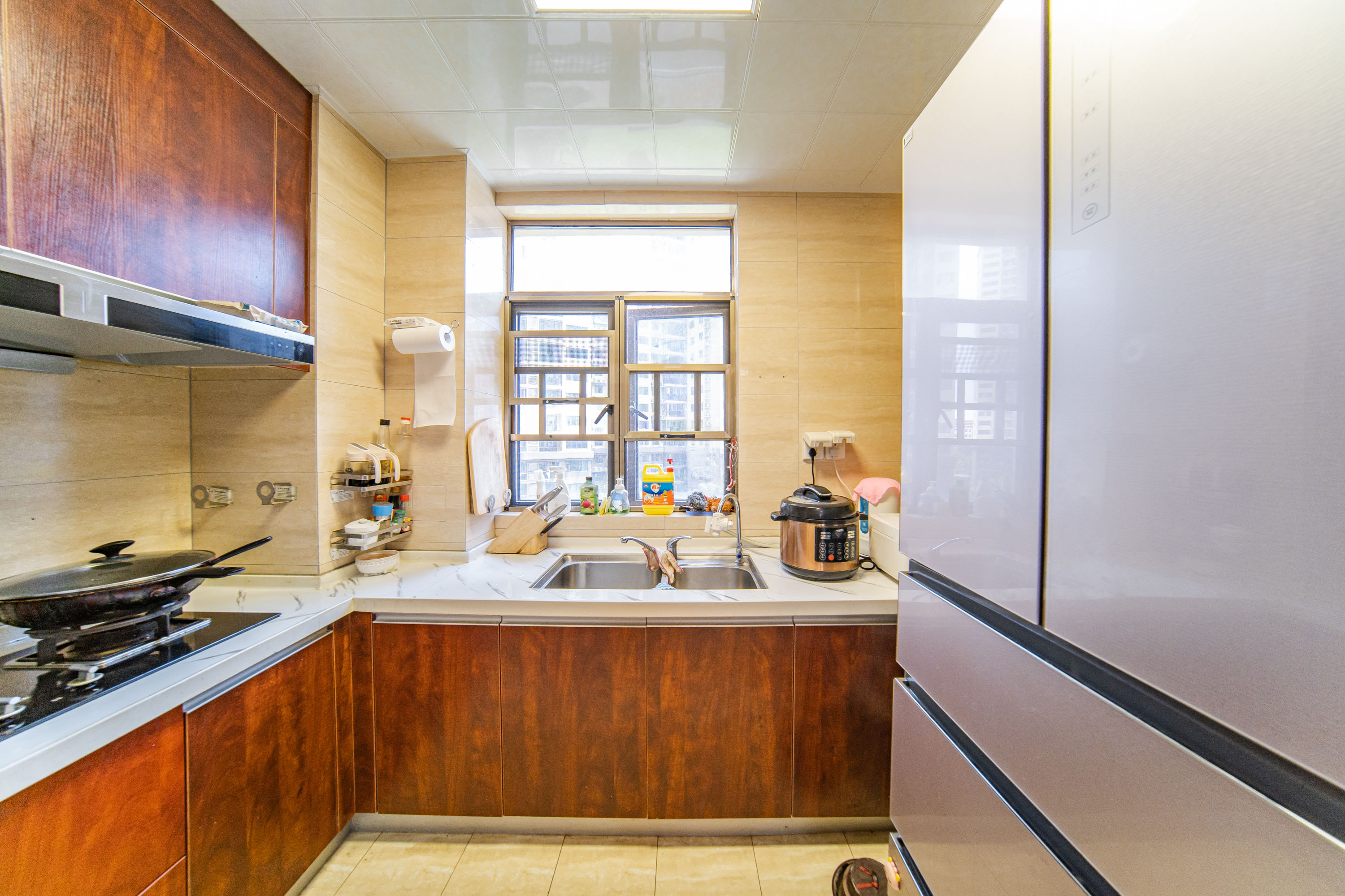 江山帝景哈佛  3室2厅2卫    123.0万厨房