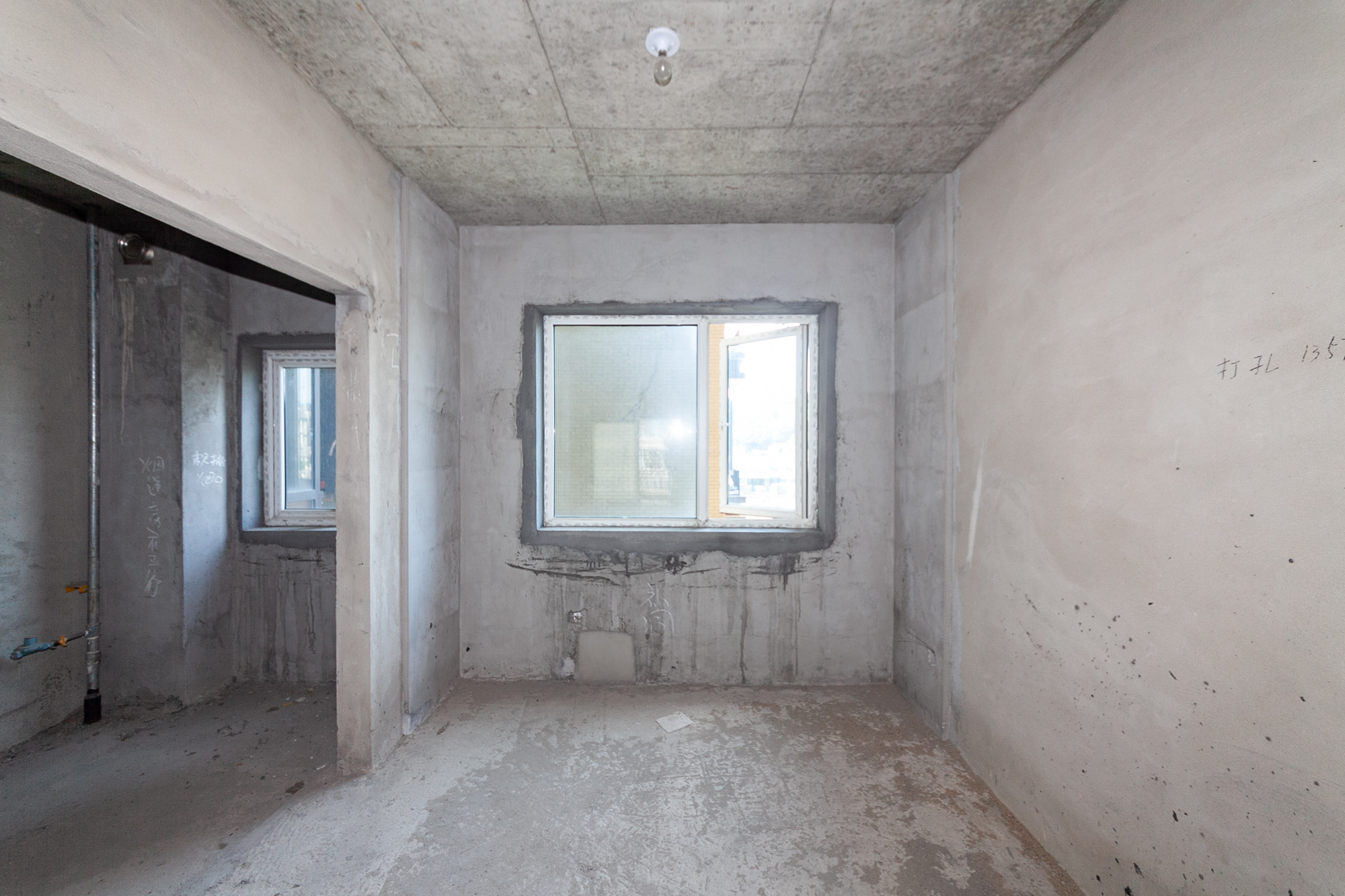 山与墅  4室2厅2卫   102.00万 山与墅  4室2厅2卫   102.00万客厅