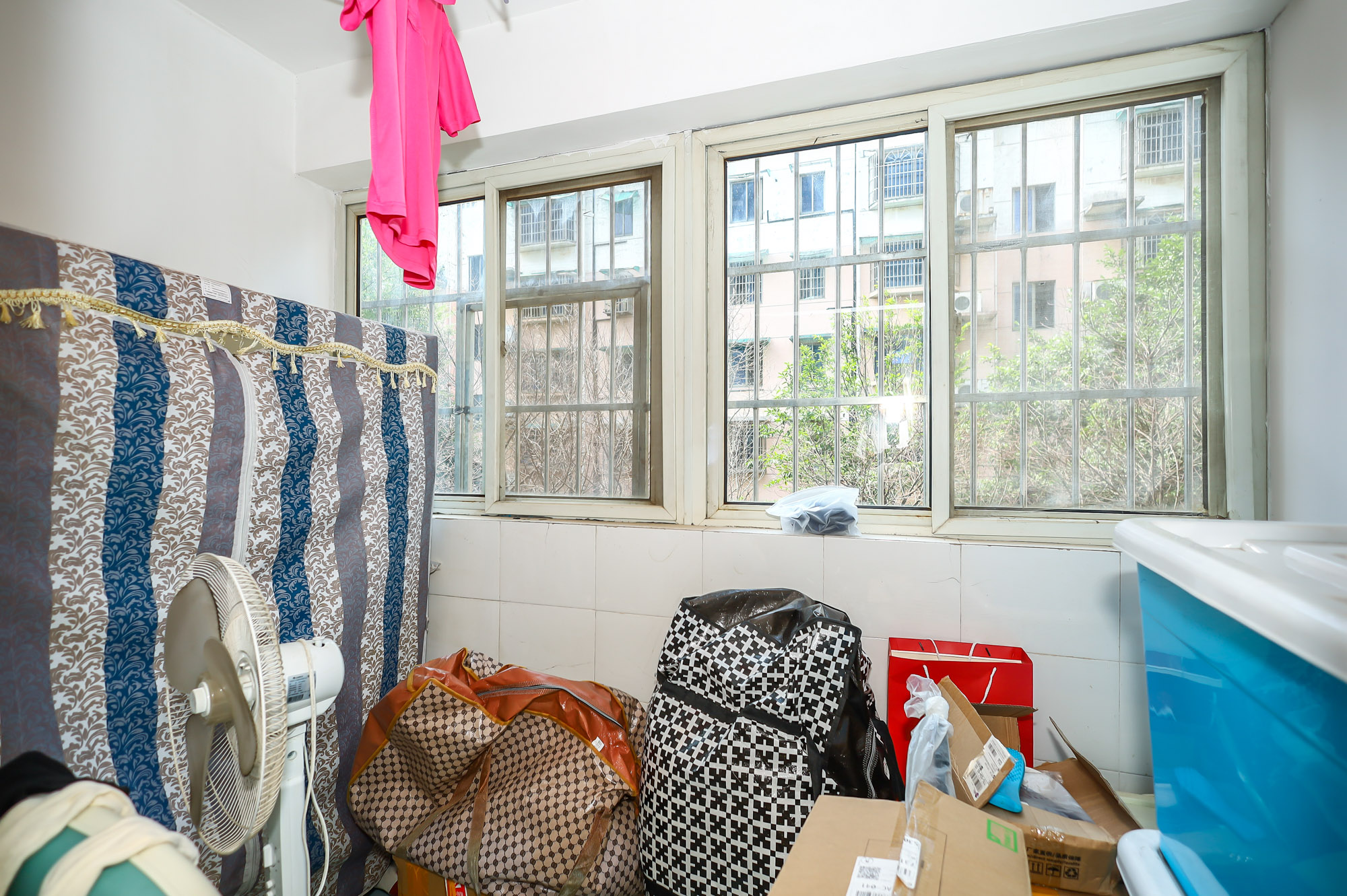 东南明苑 3室2厅1卫 82.0万 东南明苑 3室2厅1卫 82.0万阳台