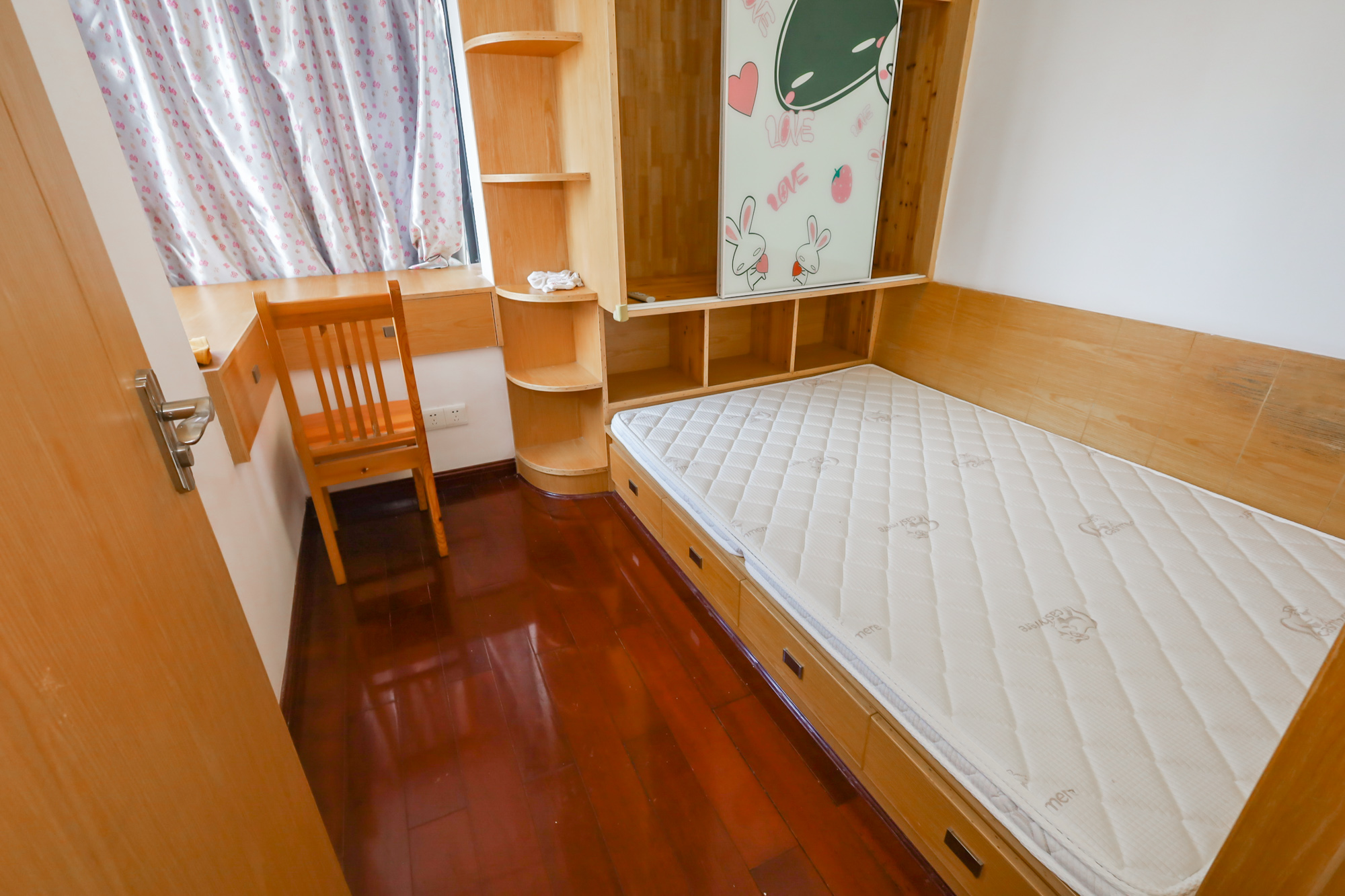莱茵城  2室2厅1卫   68.00万卧室