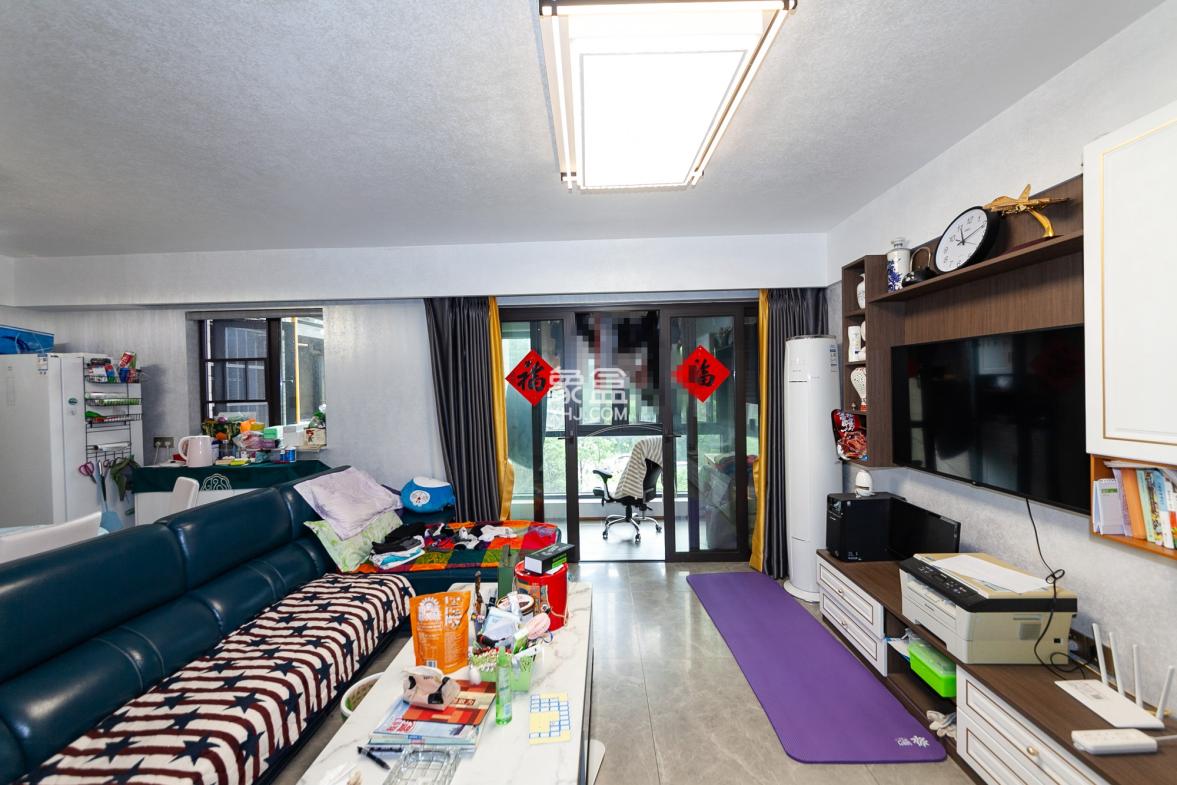 时代倾城四期 3室2厅2卫 120.00万 时代倾城四期 3室2厅2卫 120.00万客厅