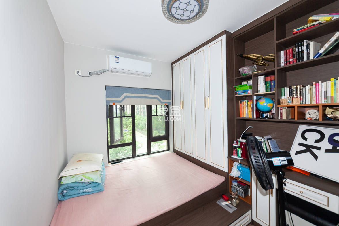 时代倾城四期 3室2厅2卫 120.00万 时代倾城四期 3室2厅2卫 120.00万卧室