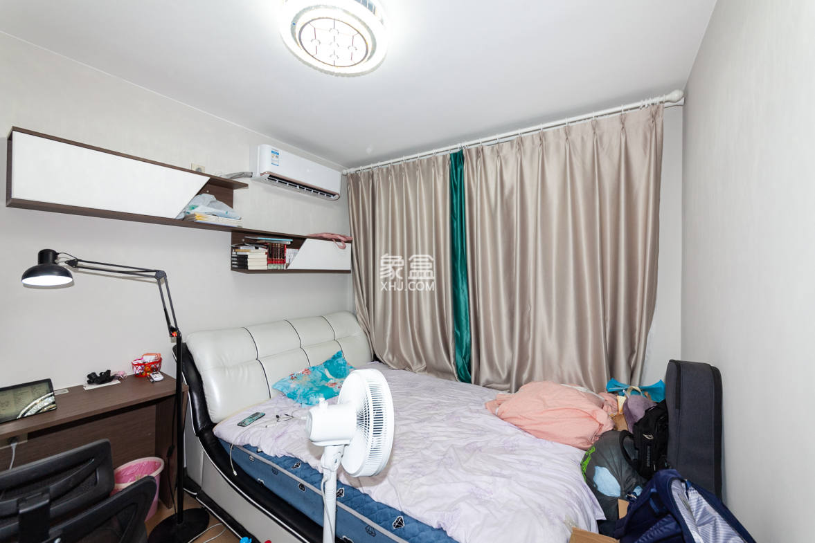 时代倾城四期 3室2厅2卫 120.00万 时代倾城四期 3室2厅2卫 120.00万卧室