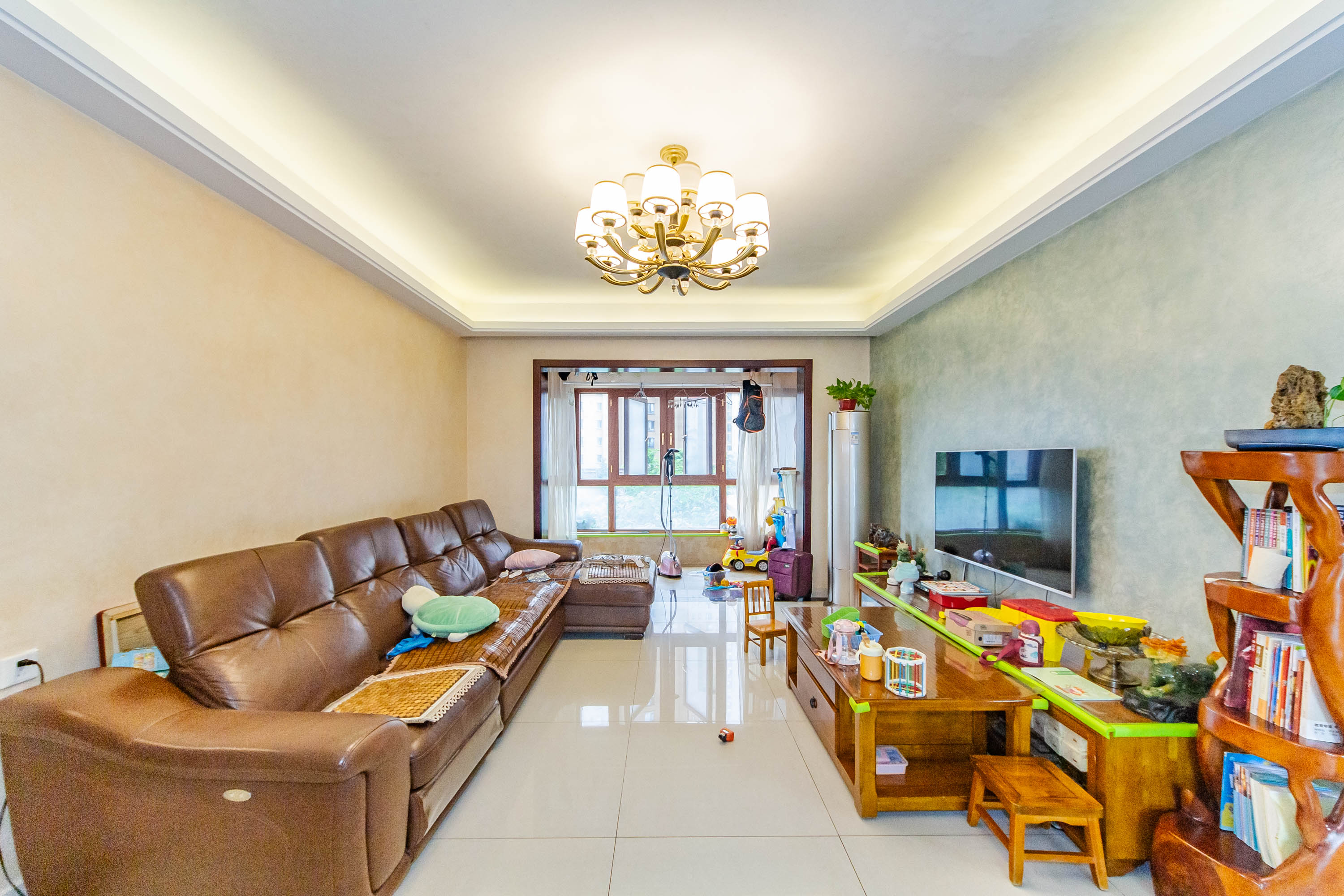 珠江郦城公园1号  4室2厅2卫    140.0万 珠江郦城公园1号  4室2厅2卫    140.0万客厅