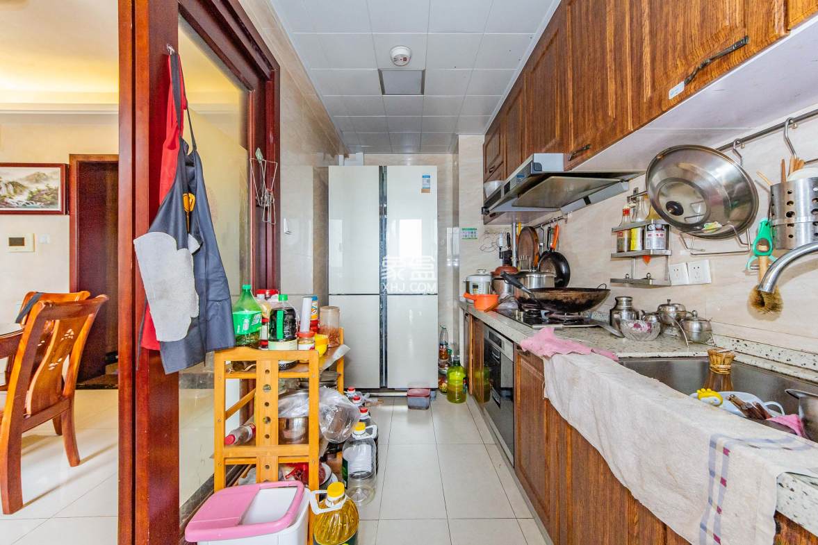 珠江郦城公园1号  4室2厅2卫    140.0万 珠江郦城公园1号  4室2厅2卫    140.0万厨房