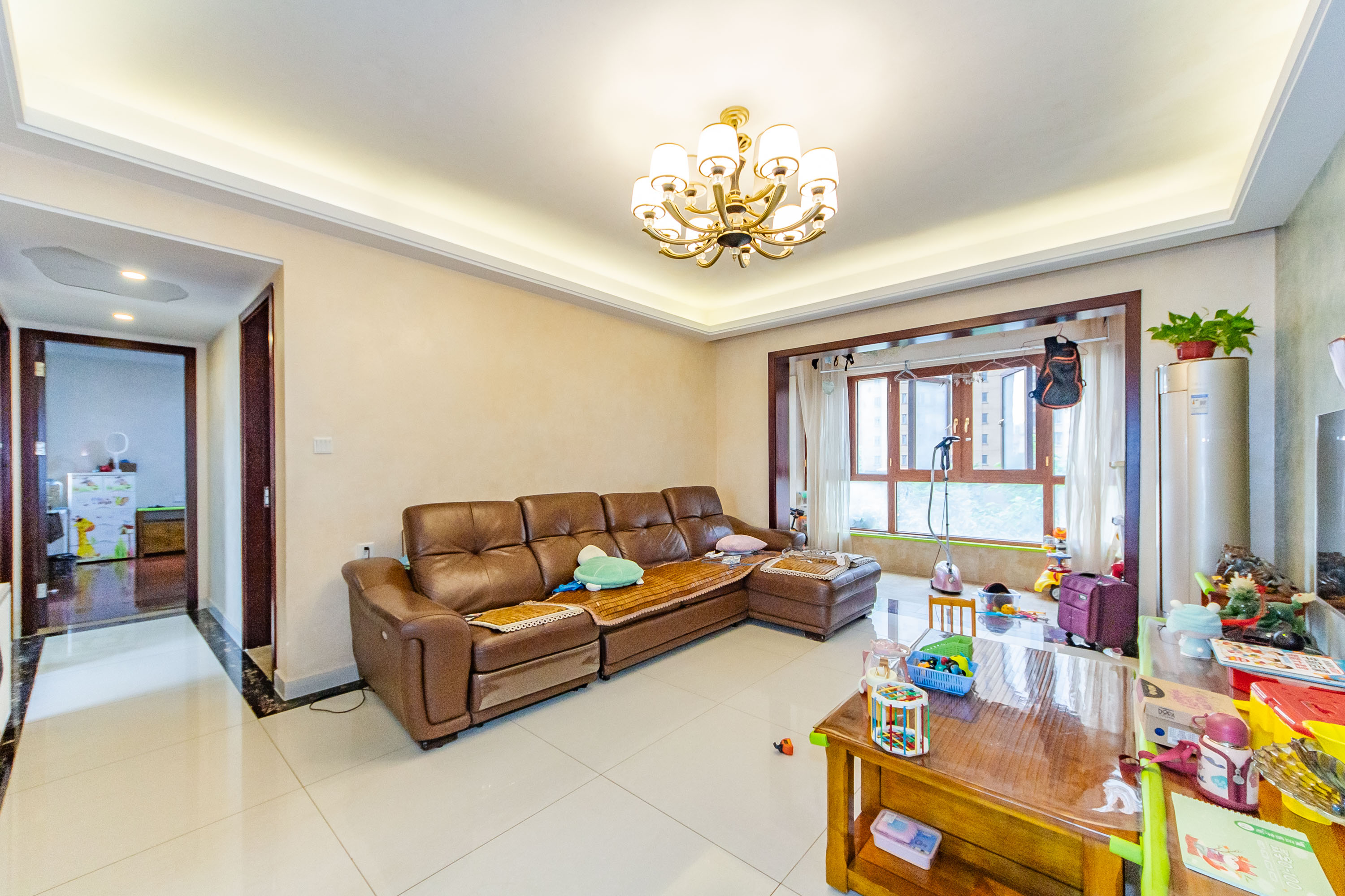 珠江郦城公园1号  4室2厅2卫    140.0万 珠江郦城公园1号  4室2厅2卫    140.0万客厅